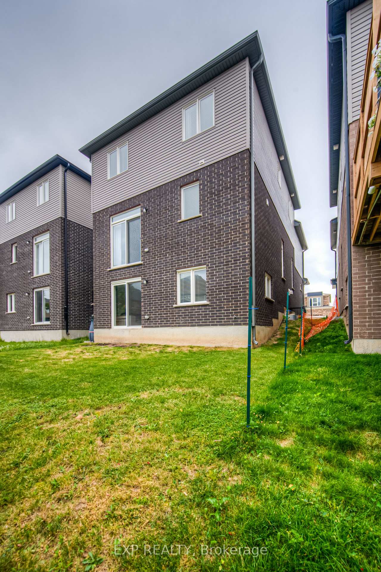 Photo 39 of 55 Saddlebrook Court, Kitchener — HOMEH