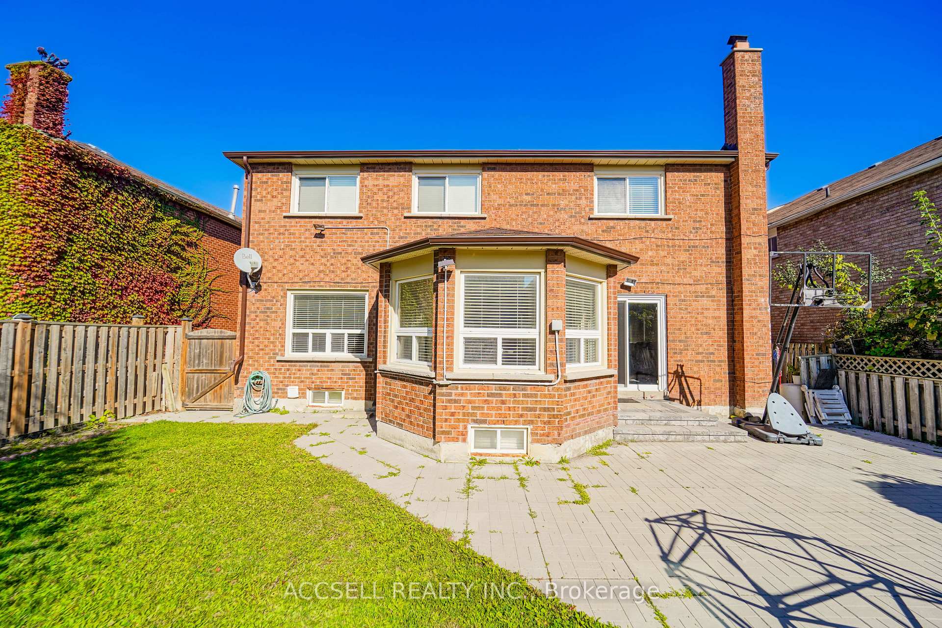 Photo 3 of 156 Cartmel Drive, Markham, Milliken Mills East — HOMEH