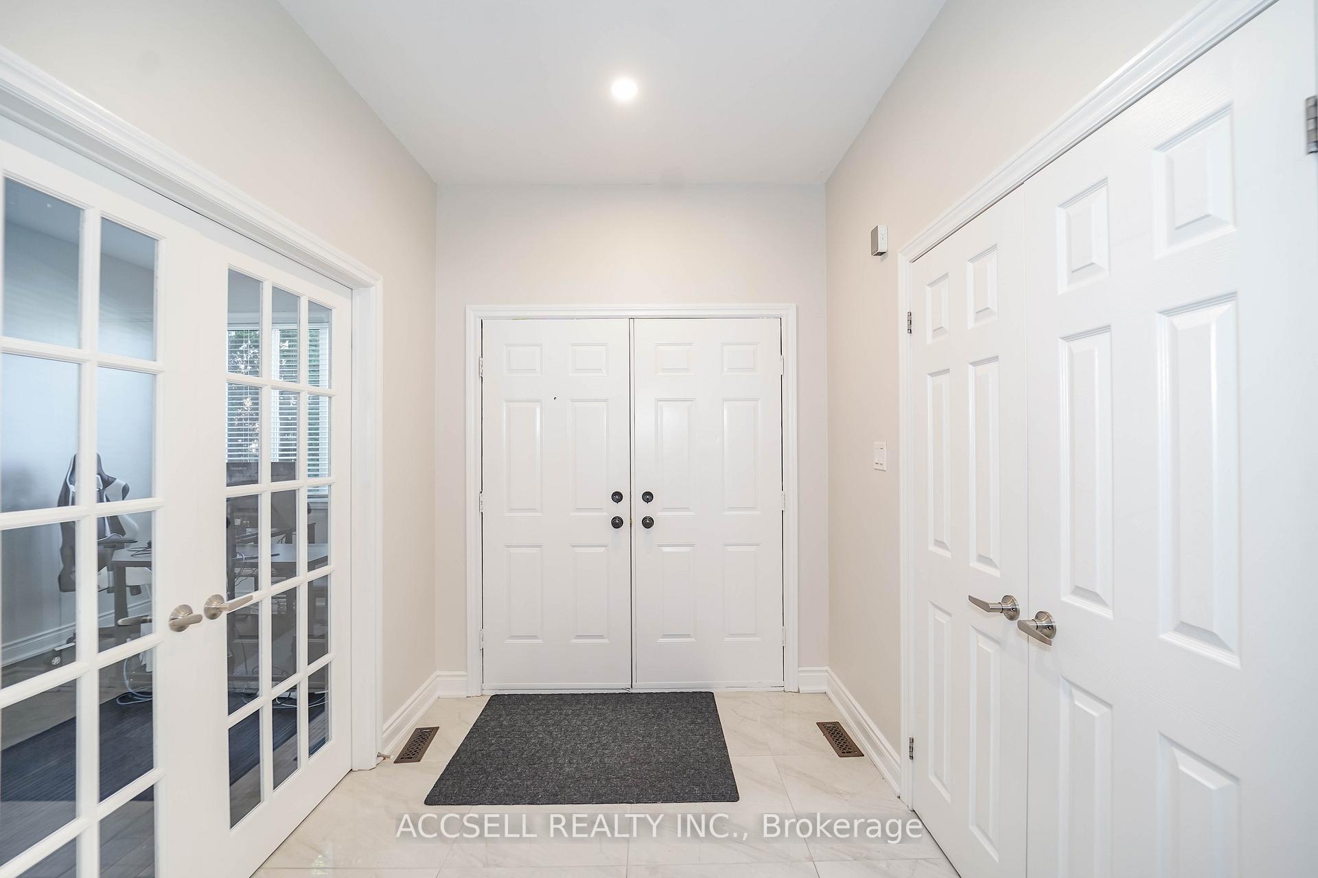 Photo 4 of 156 Cartmel Drive, Markham, Milliken Mills East — HOMEH