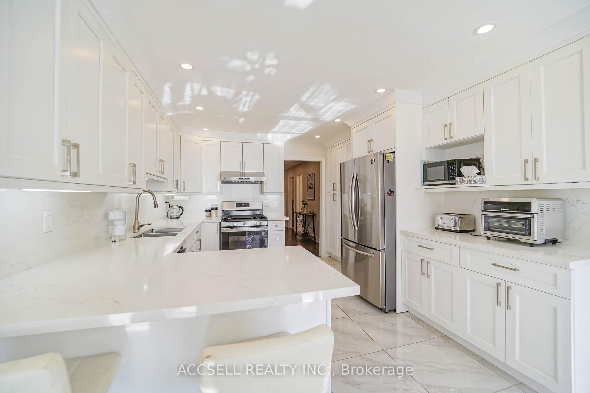 Photo 10 of 156 Cartmel Drive, Markham, Milliken Mills East — HOMEH