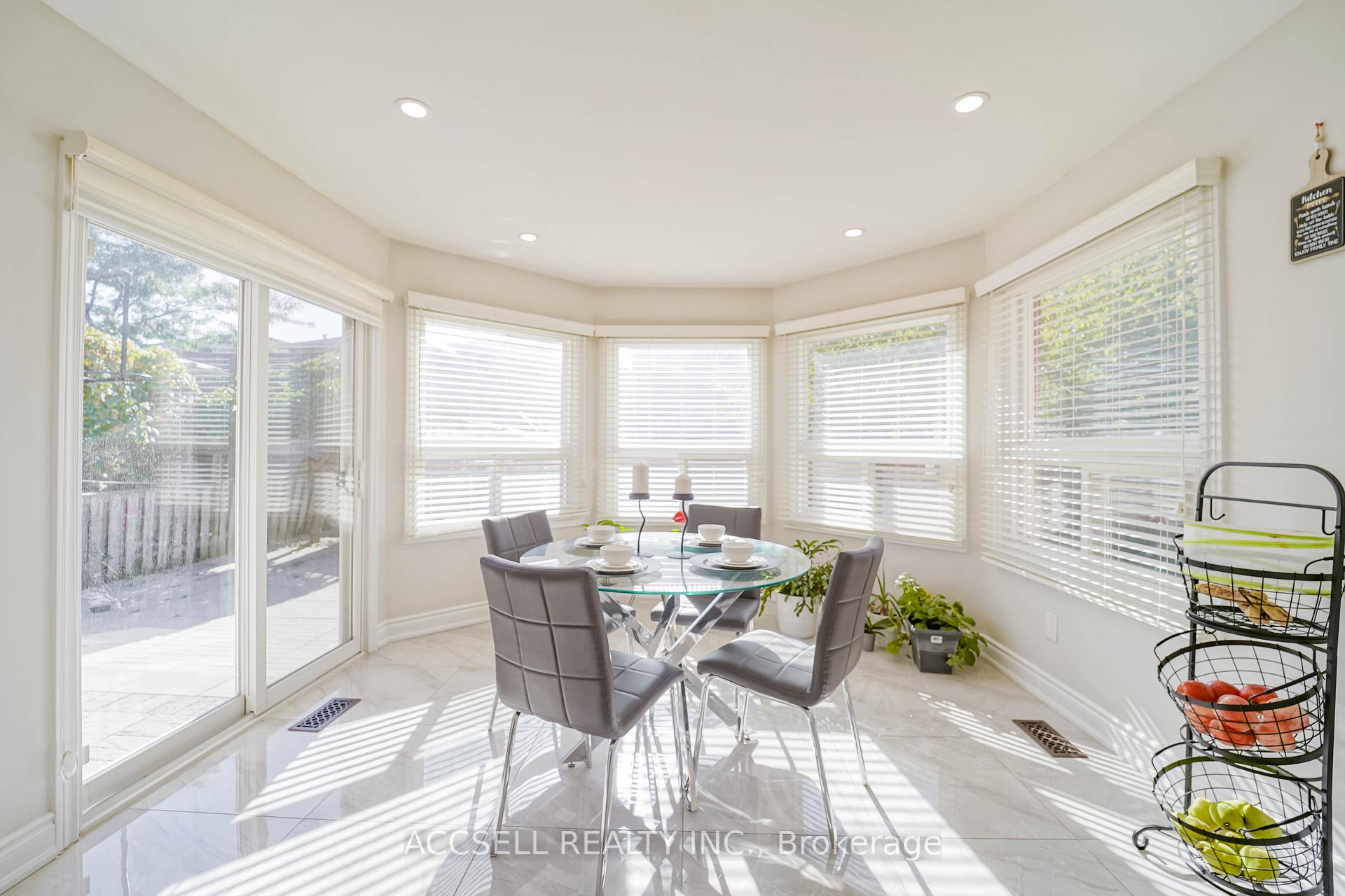 Photo 11 of 156 Cartmel Drive, Markham, Milliken Mills East — HOMEH