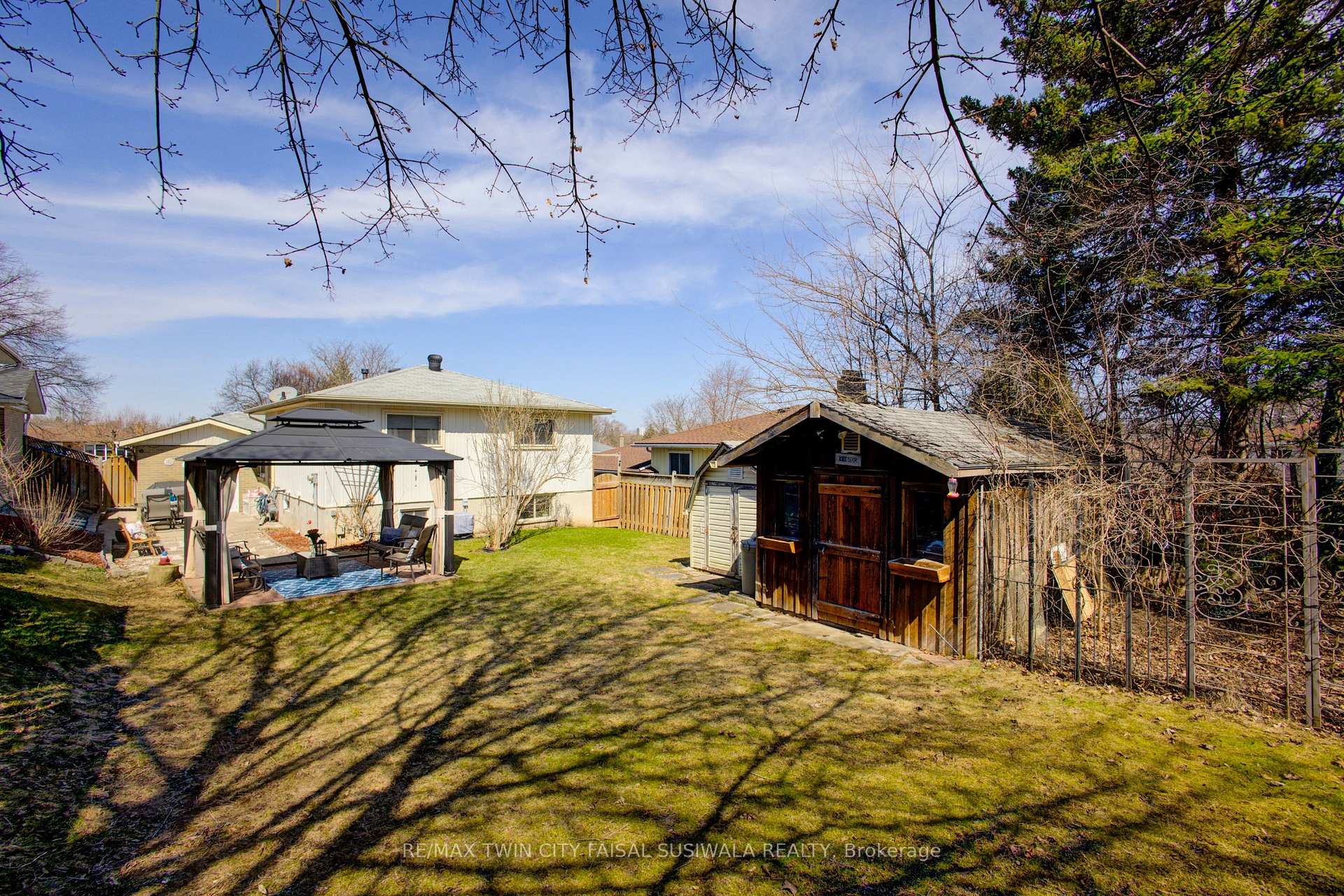 Photo 2 of 173 Hazelglen Drive, Kitchener — HOMEH