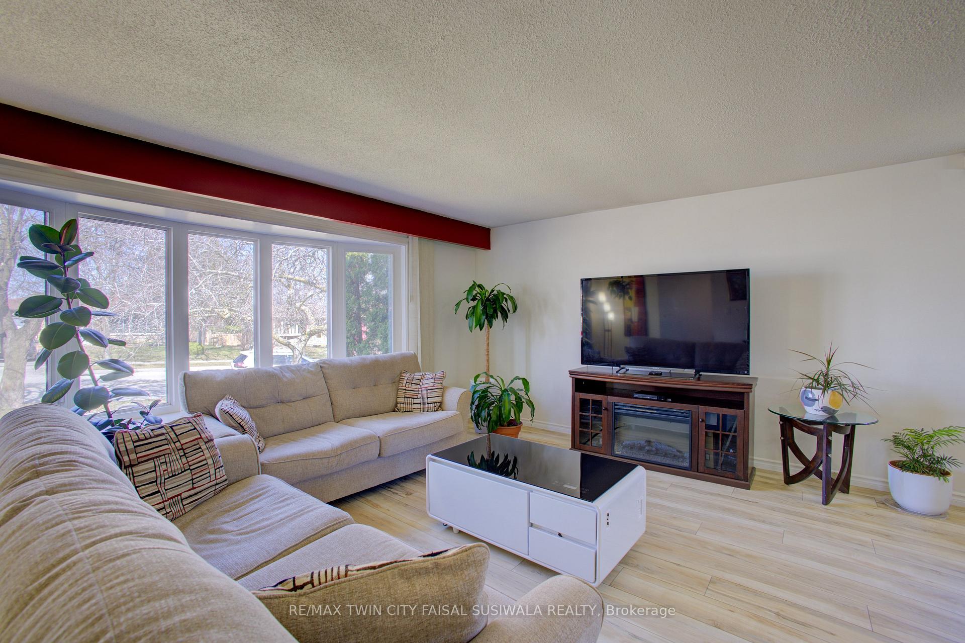 Photo 9 of 173 Hazelglen Drive, Kitchener — HOMEH