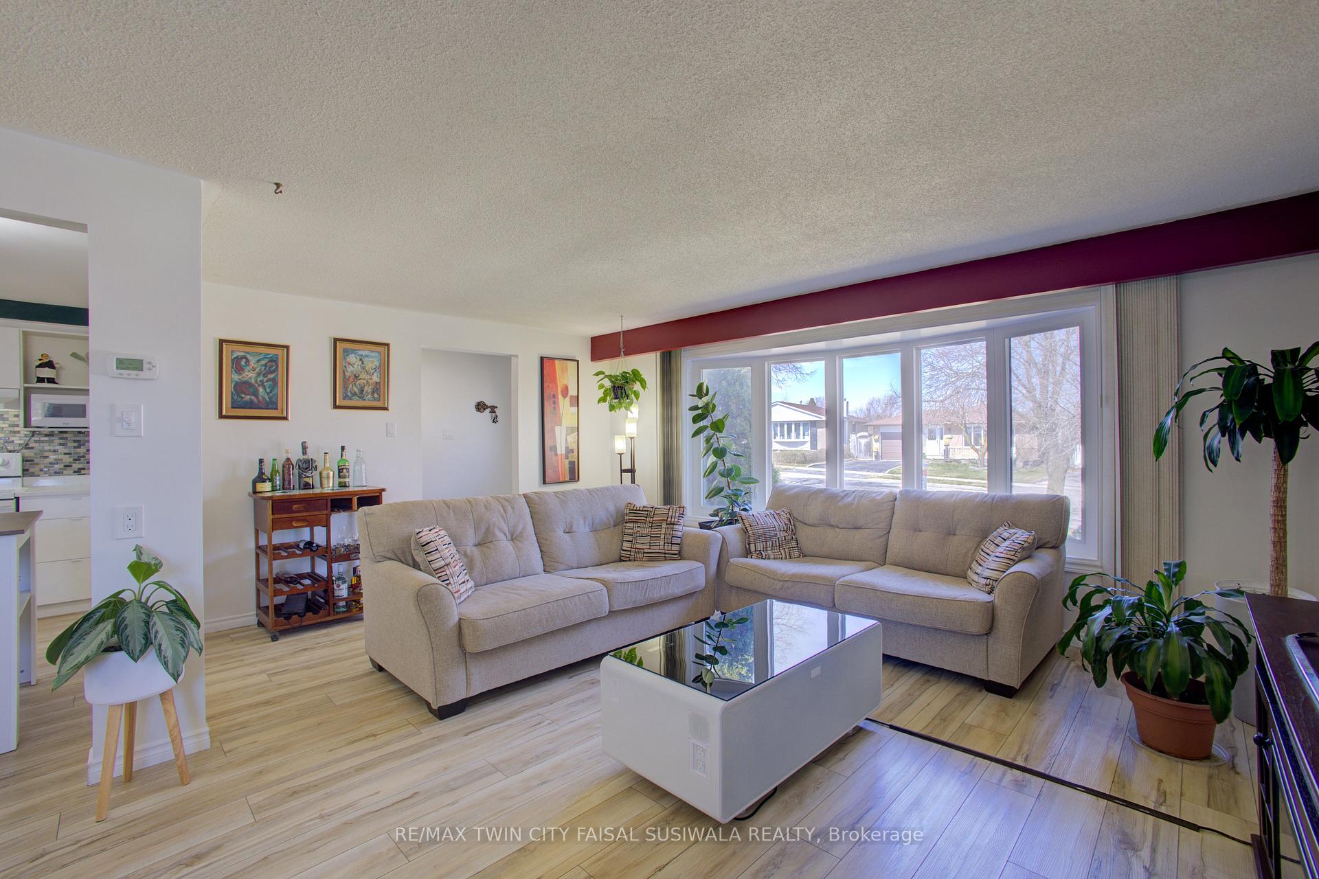 Photo 10 of 173 Hazelglen Drive, Kitchener — HOMEH