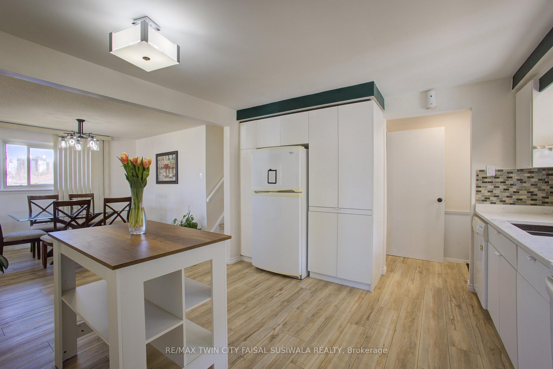 Photo 15 of 173 Hazelglen Drive, Kitchener — HOMEH