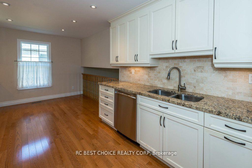 Photo 7 of 11 Emily Carr Street, Markham, Unionville — HOMEH