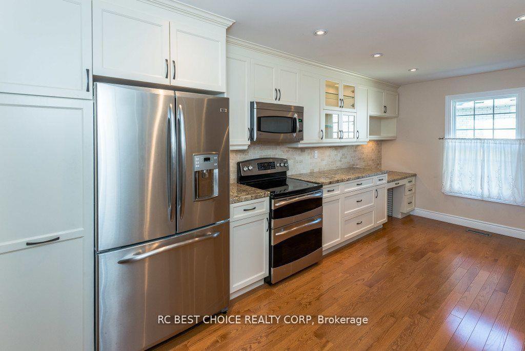Photo 8 of 11 Emily Carr Street, Markham, Unionville — HOMEH