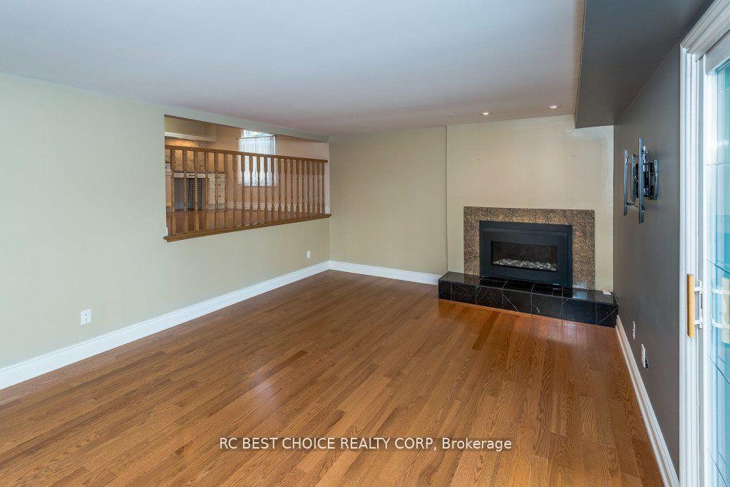 Photo 12 of 11 Emily Carr Street, Markham, Unionville — HOMEH