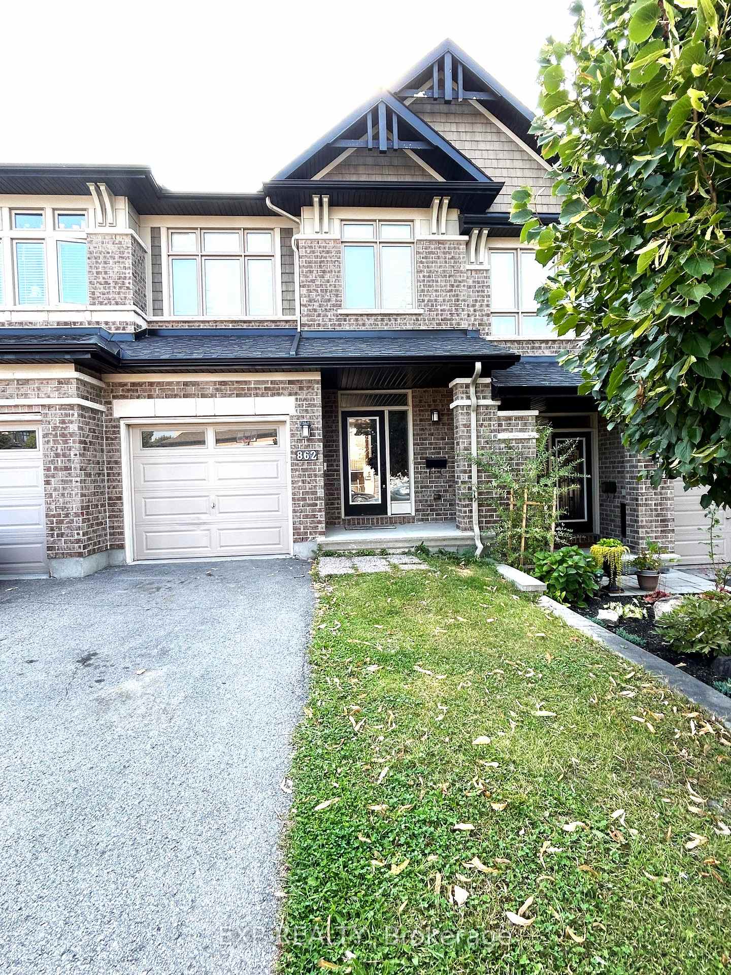 Front of 862 Fletcher Circle