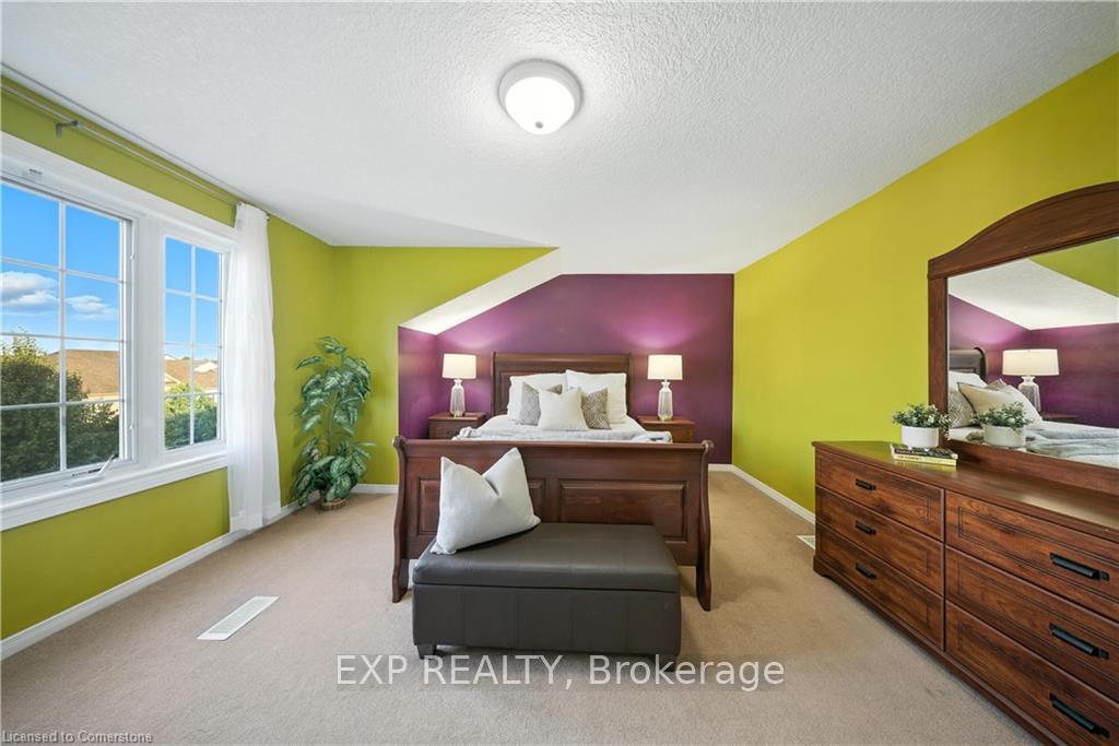 Photo 17 of 15 Corsica Street, Kitchener — HOMEH