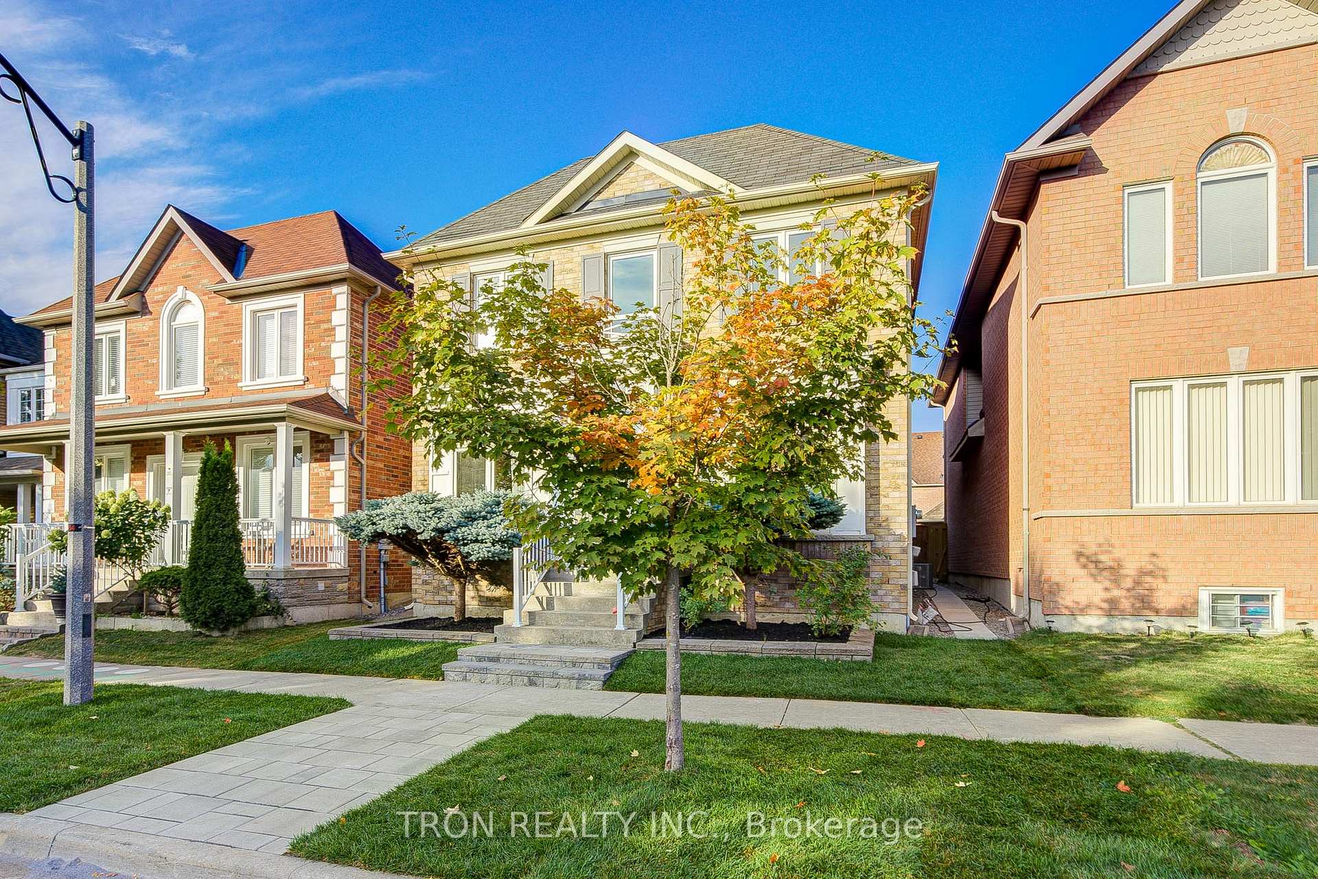 Photo 2 of 454 The Bridle Walk, Markham, Berczy — HOMEH