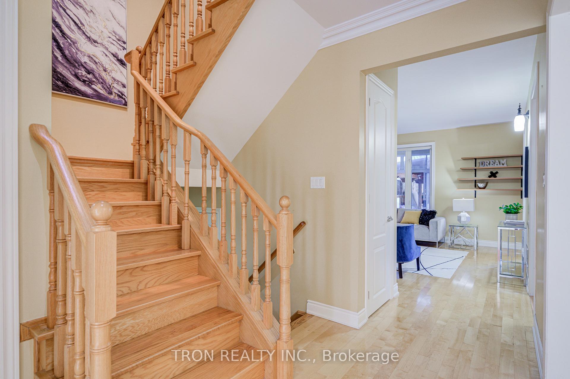 Photo 12 of 454 The Bridle Walk, Markham, Berczy — HOMEH