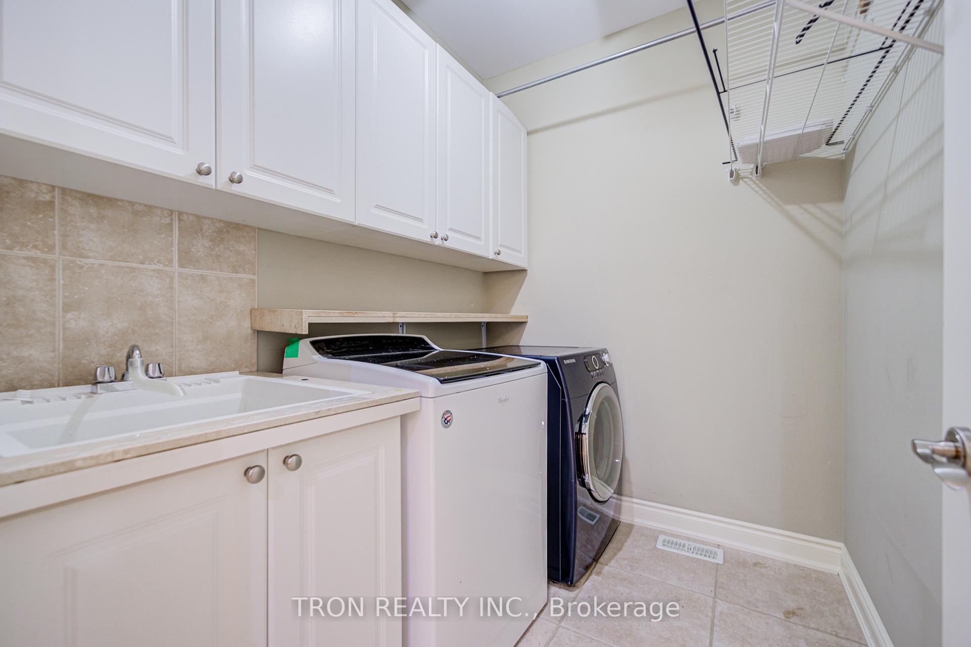 Photo 14 of 454 The Bridle Walk, Markham, Berczy — HOMEH