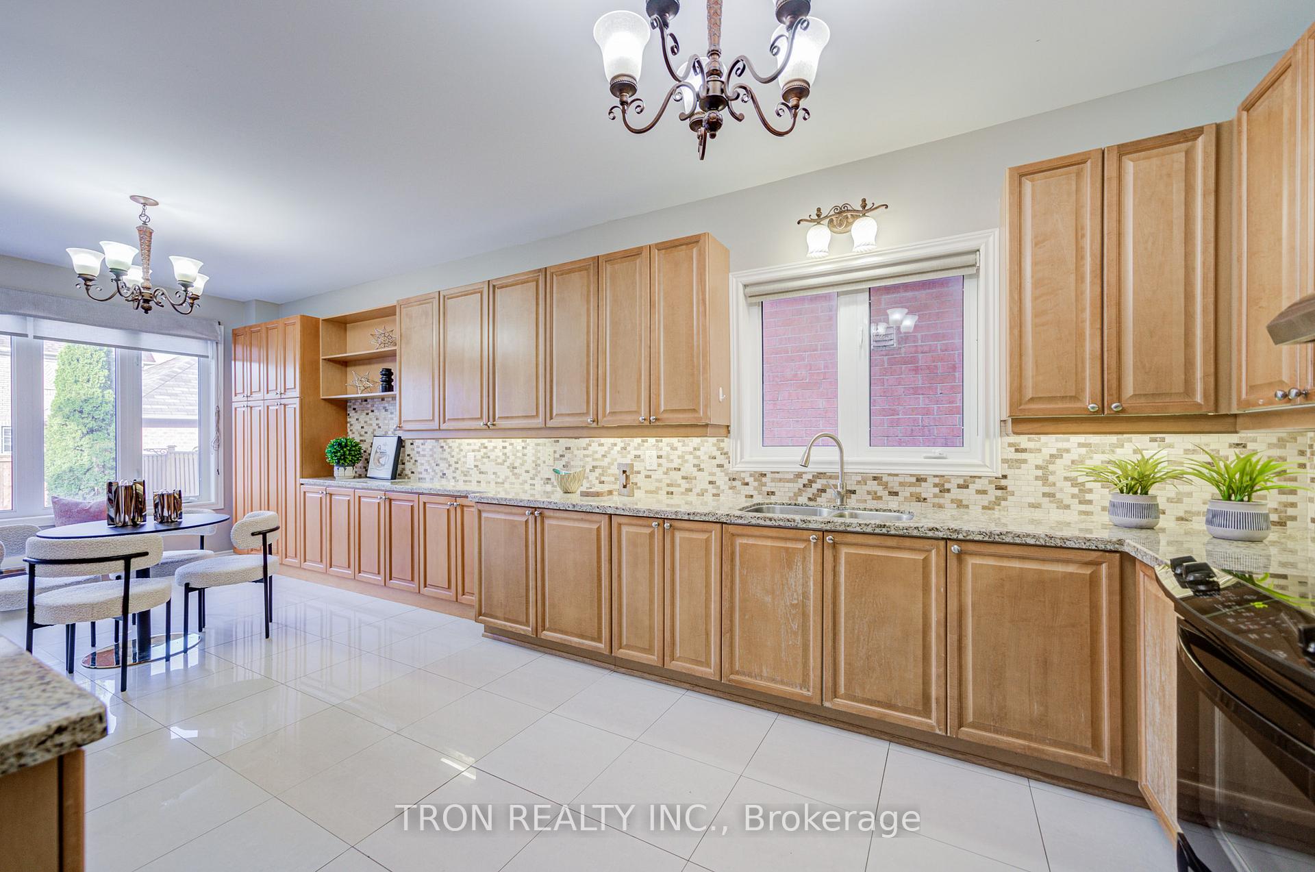 Photo 18 of 454 The Bridle Walk, Markham, Berczy — HOMEH