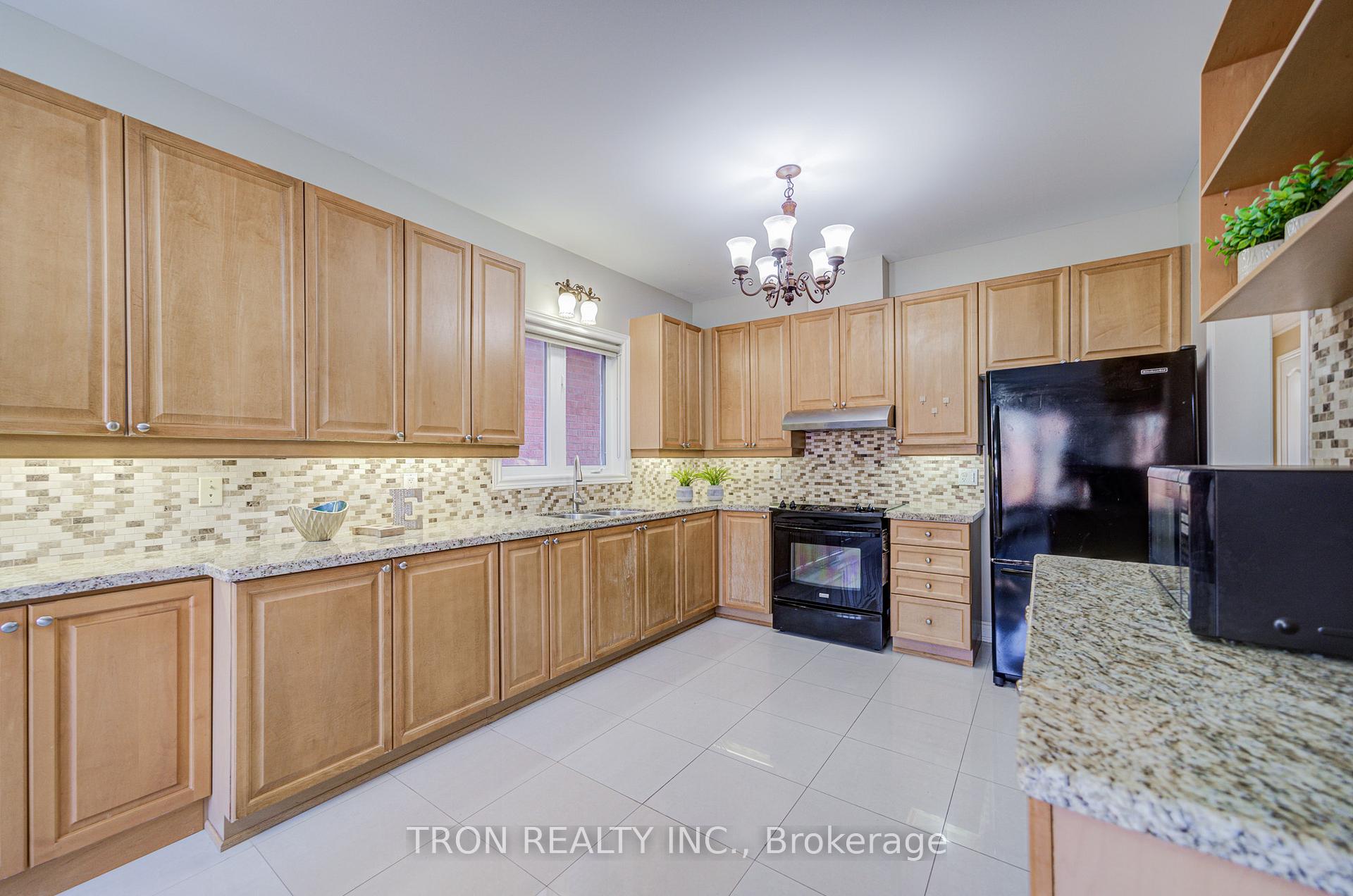 Photo 19 of 454 The Bridle Walk, Markham, Berczy — HOMEH