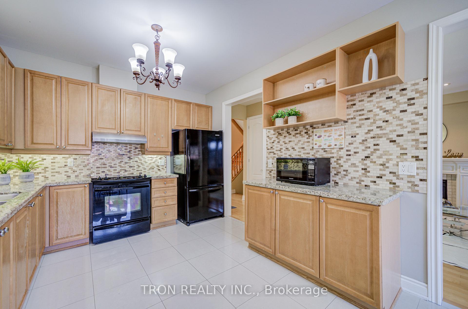 Photo 20 of 454 The Bridle Walk, Markham, Berczy — HOMEH