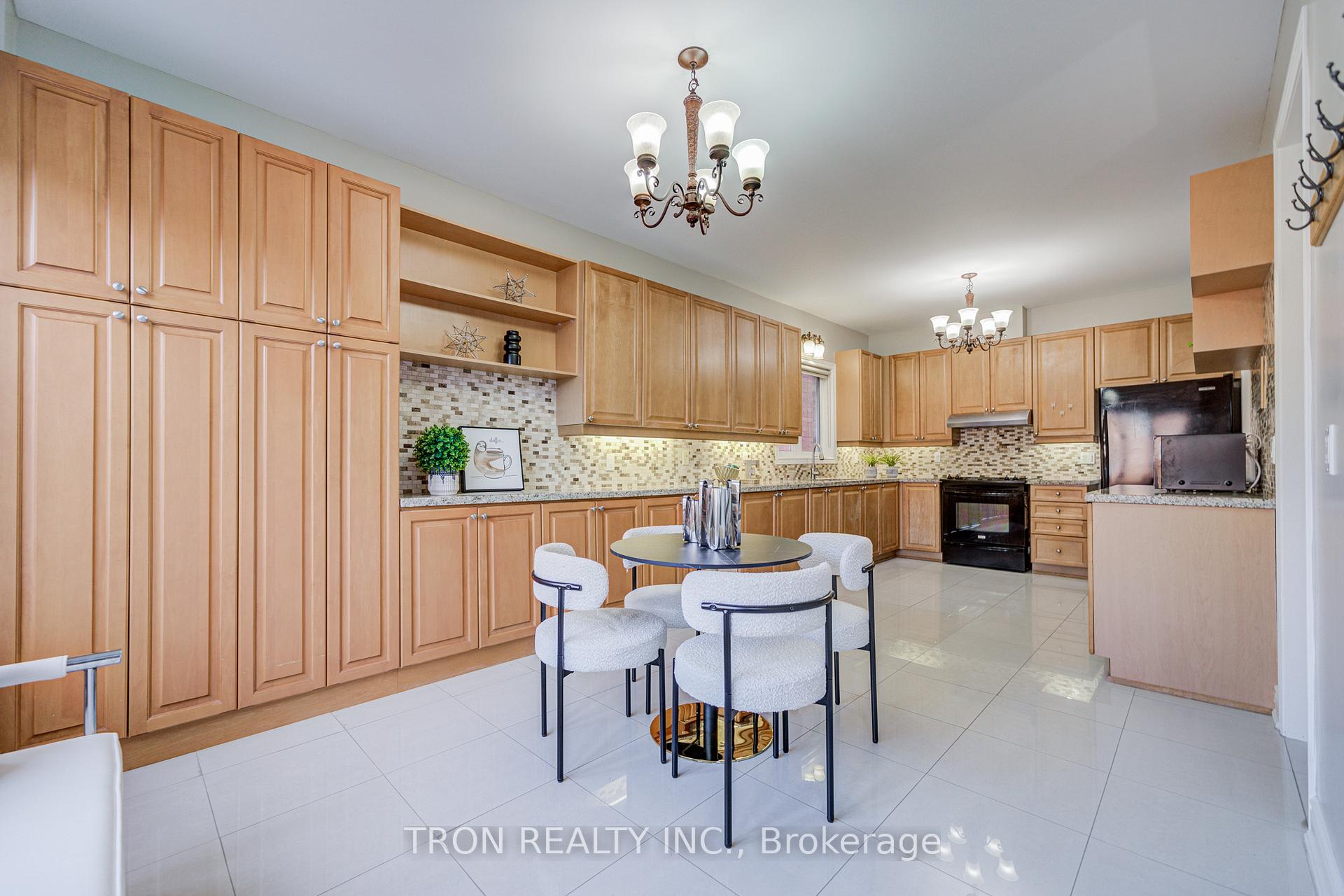 Photo 21 of 454 The Bridle Walk, Markham, Berczy — HOMEH