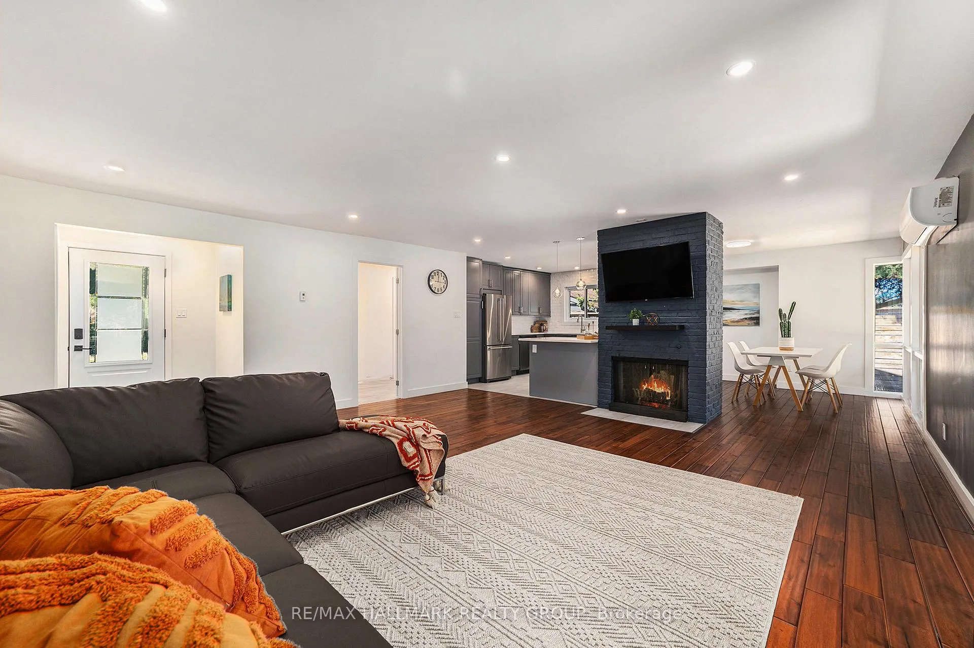 Photo 6 of 70 Varley Drive, Ottawa, Kanata - Beaverbrook — HOMEH