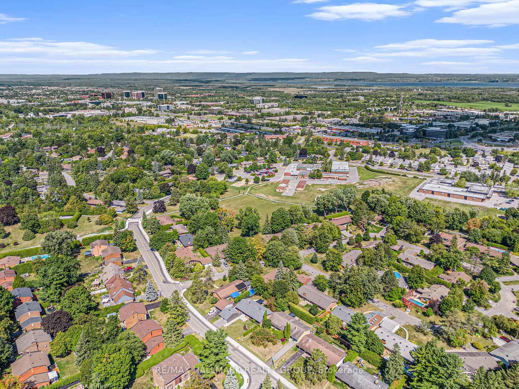 Photo 40 of 70 Varley Drive, Ottawa, Kanata - Beaverbrook — HOMEH