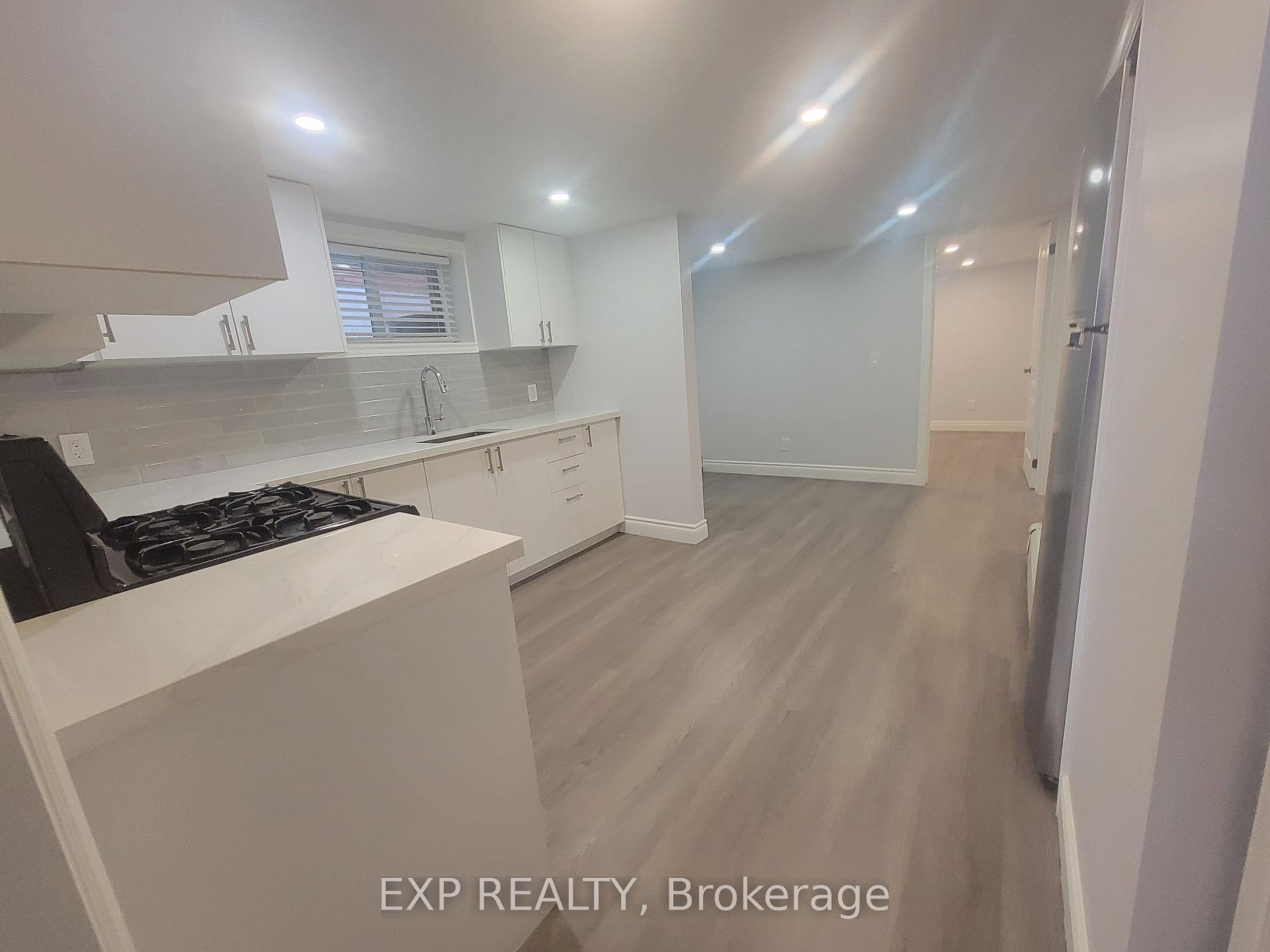Photo 3 of 135 Balsam Avenue S, Hamilton, Blakeley — HOMEH
