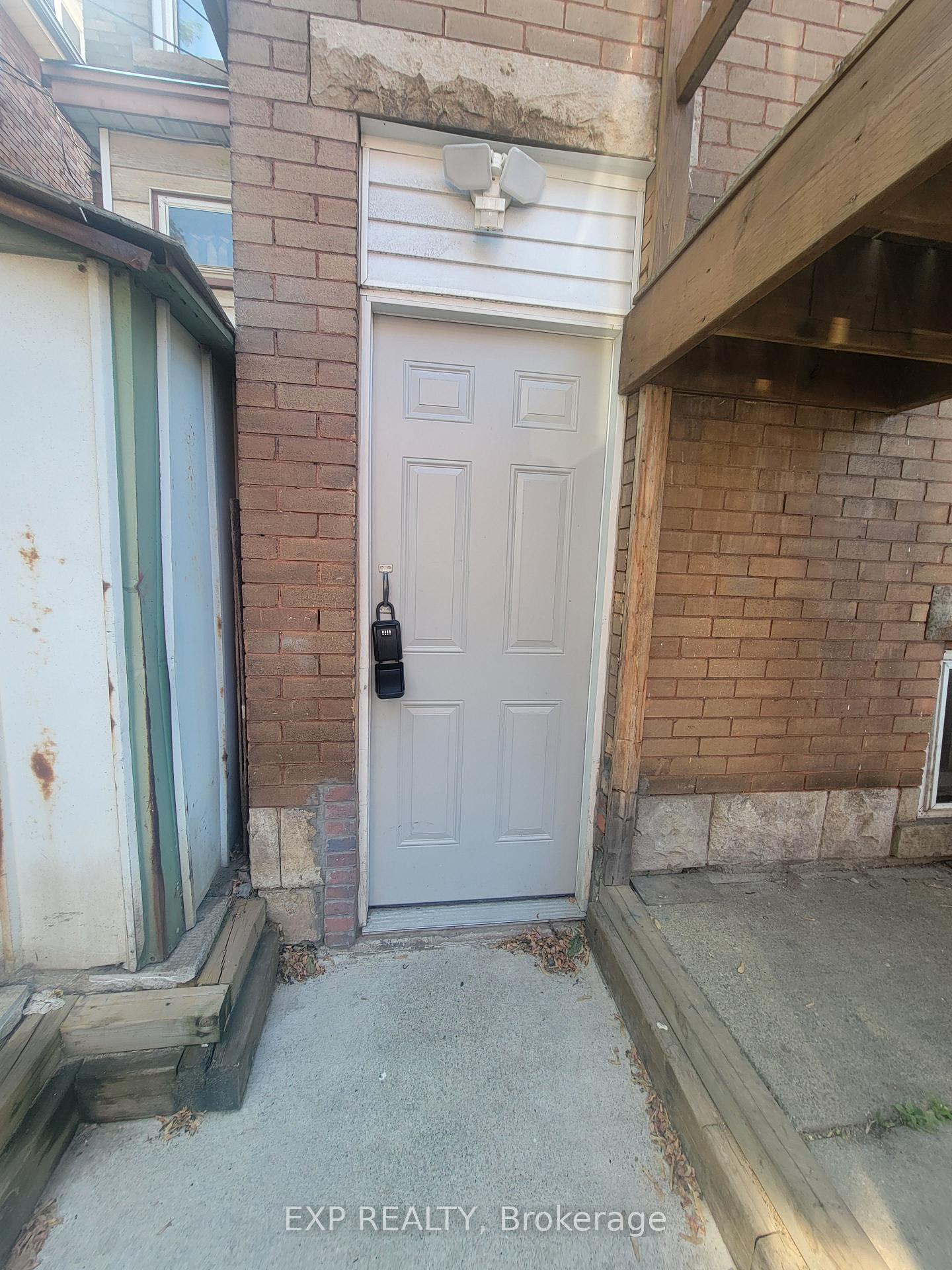 Photo 33 of 135 Balsam Avenue S, Hamilton, Blakeley — HOMEH