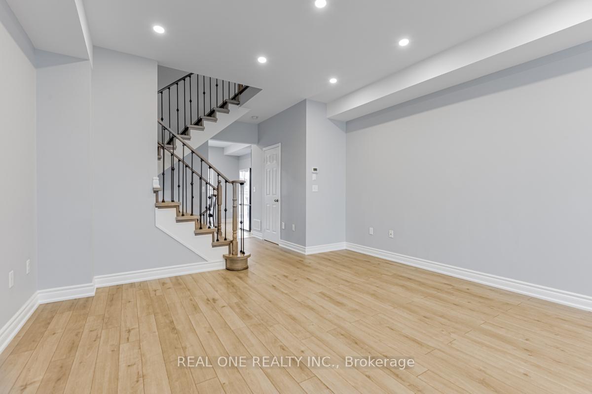 Photo 4 of 42 Beehive Lane, Markham, Wismer — HOMEH