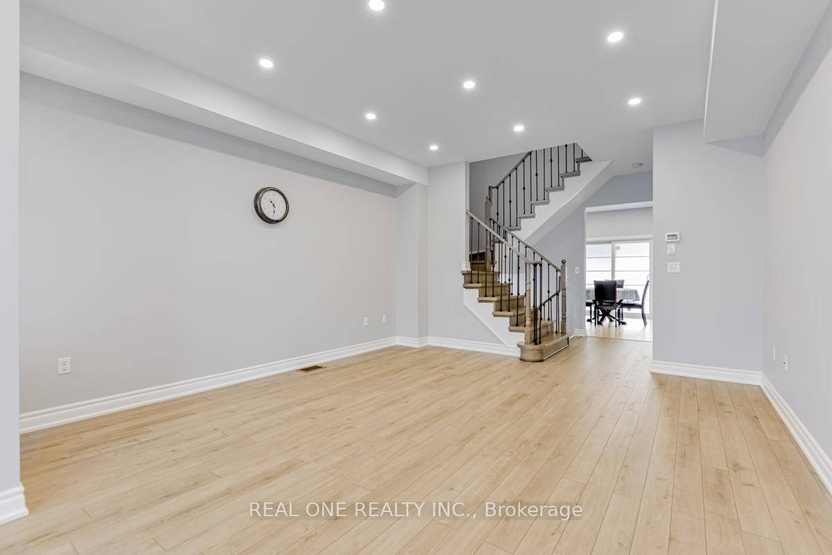 Photo 5 of 42 Beehive Lane, Markham, Wismer — HOMEH