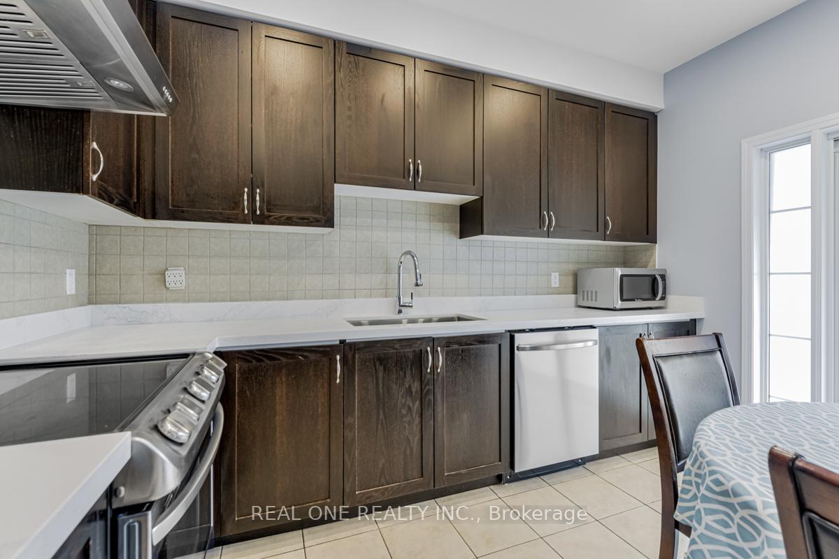Photo 10 of 42 Beehive Lane, Markham, Wismer — HOMEH