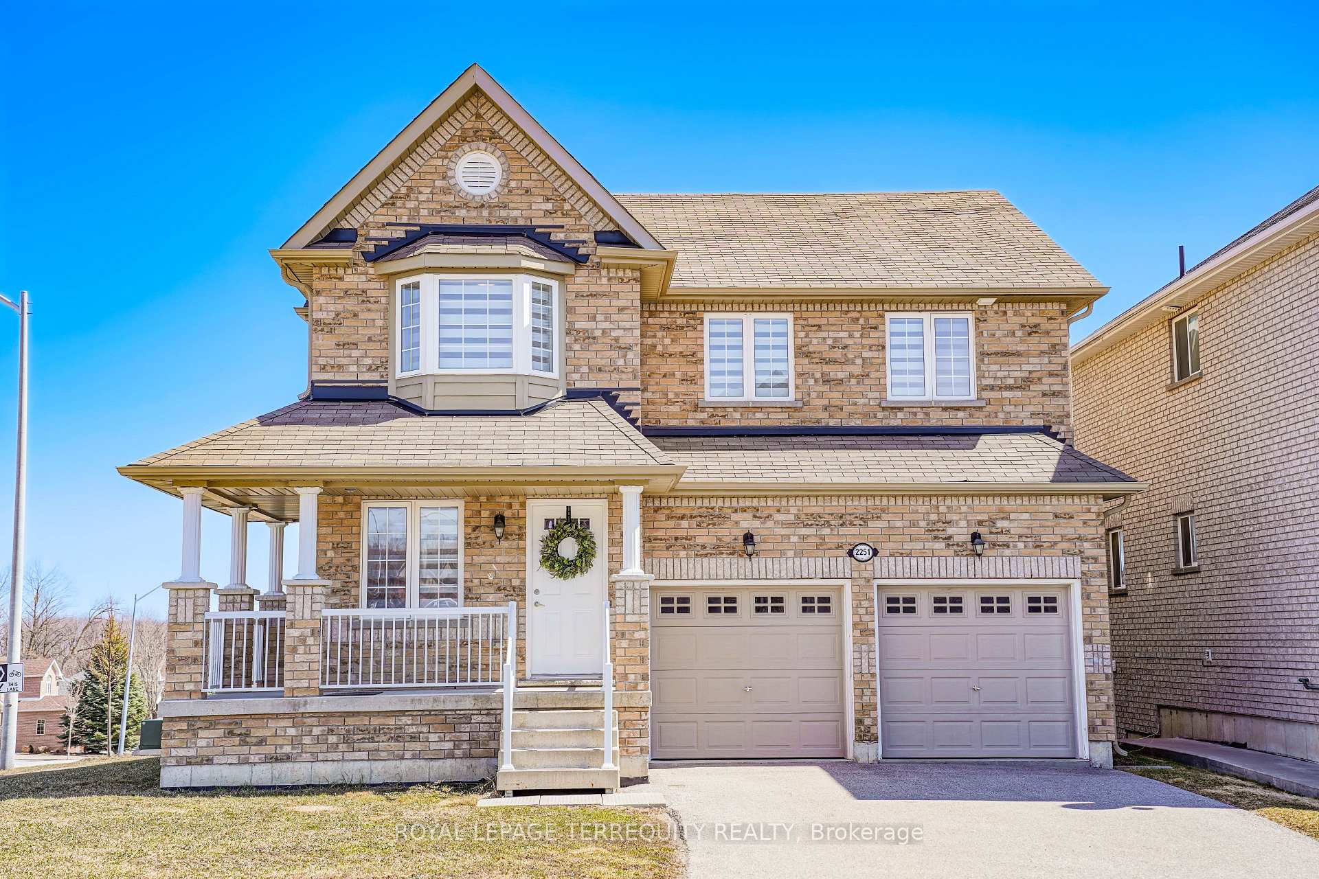 Front of 2251 Whitewood Crescent