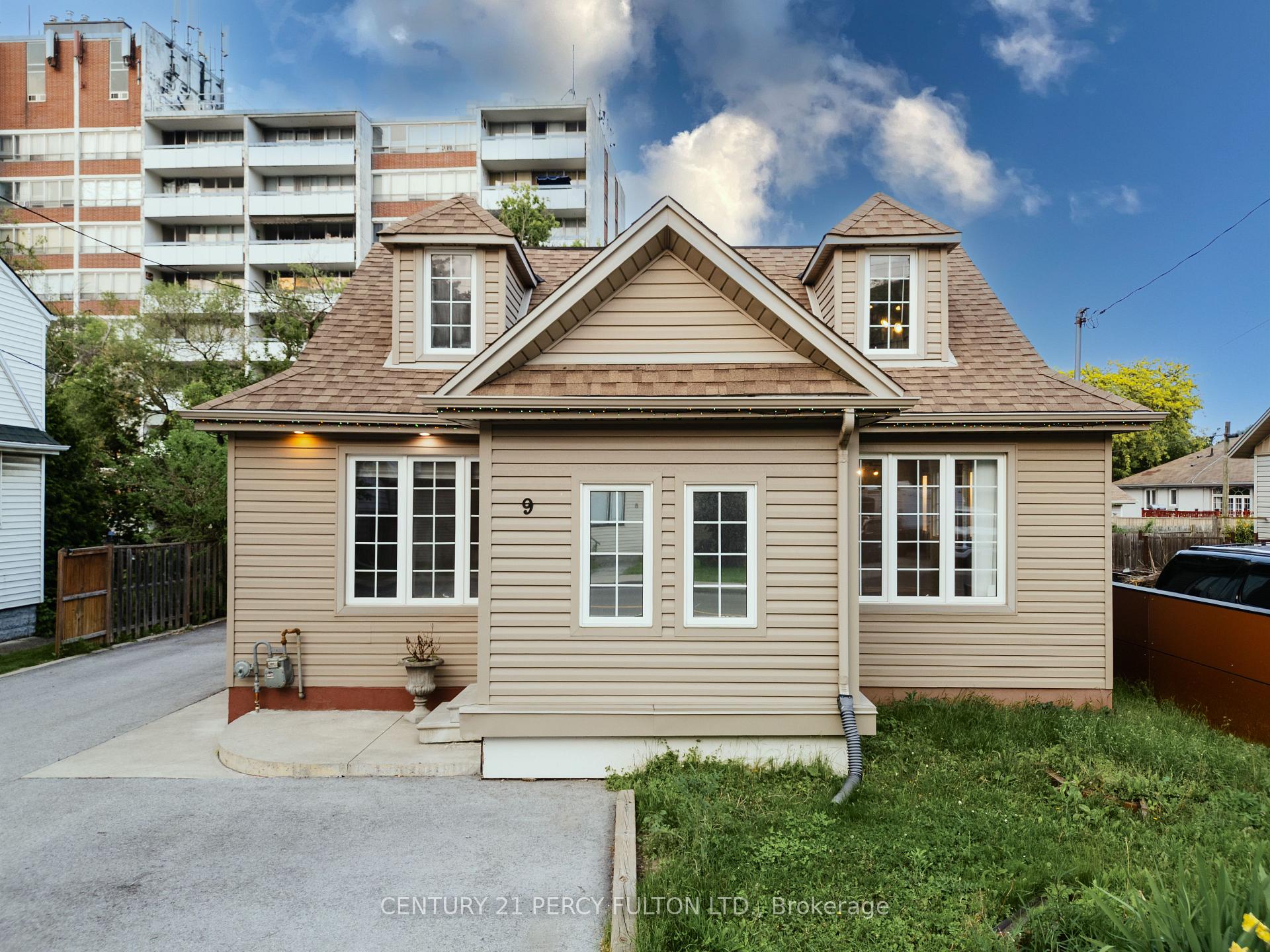 Photo 2 of 9 New Mountain Road, Hamilton, Stoney Creek — HOMEH