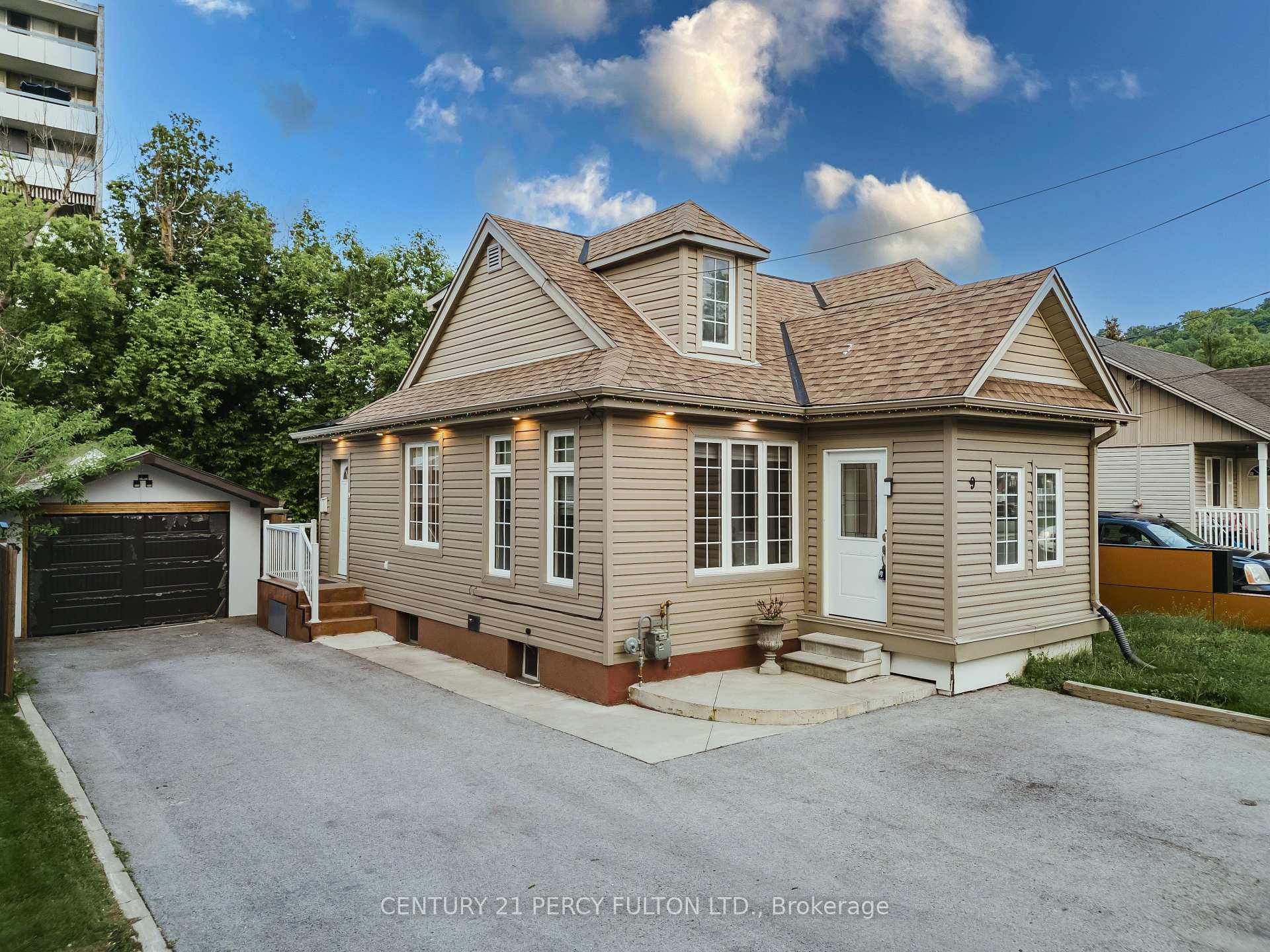 Photo 3 of 9 New Mountain Road, Hamilton, Stoney Creek — HOMEH