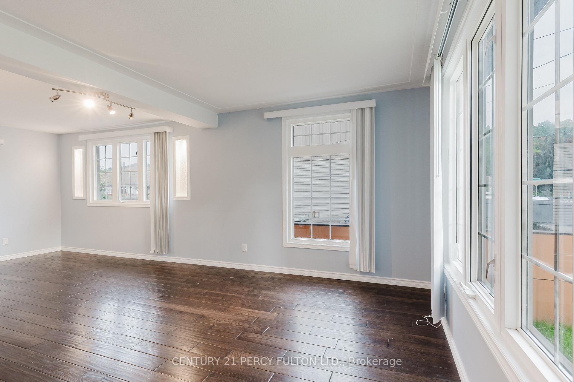 Photo 10 of 9 New Mountain Road, Hamilton, Stoney Creek — HOMEH