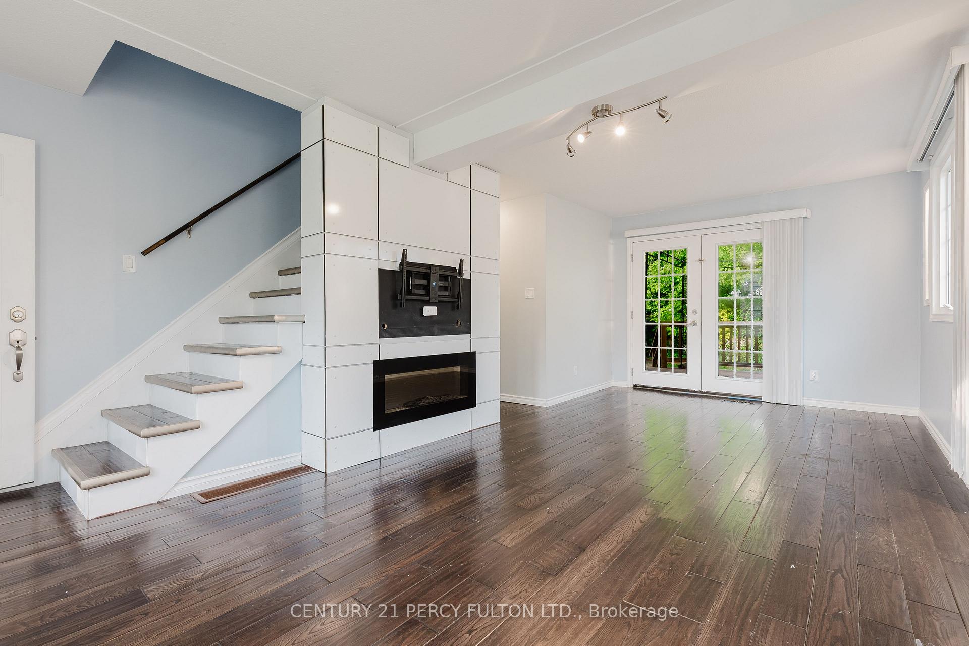 Photo 11 of 9 New Mountain Road, Hamilton, Stoney Creek — HOMEH