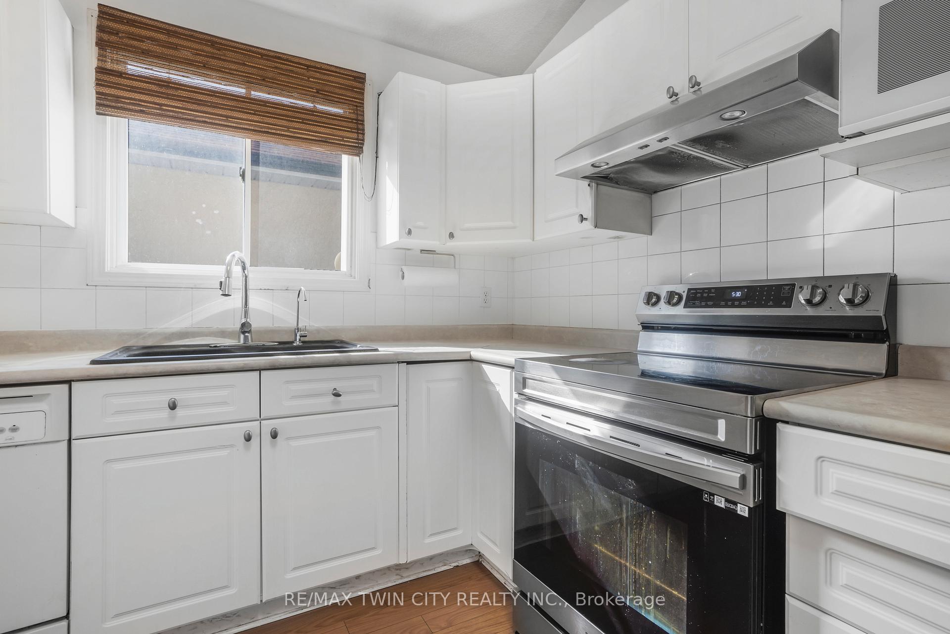 Photo 10 of 359 Otterbein Road, Kitchener, Grand River North — HOMEH