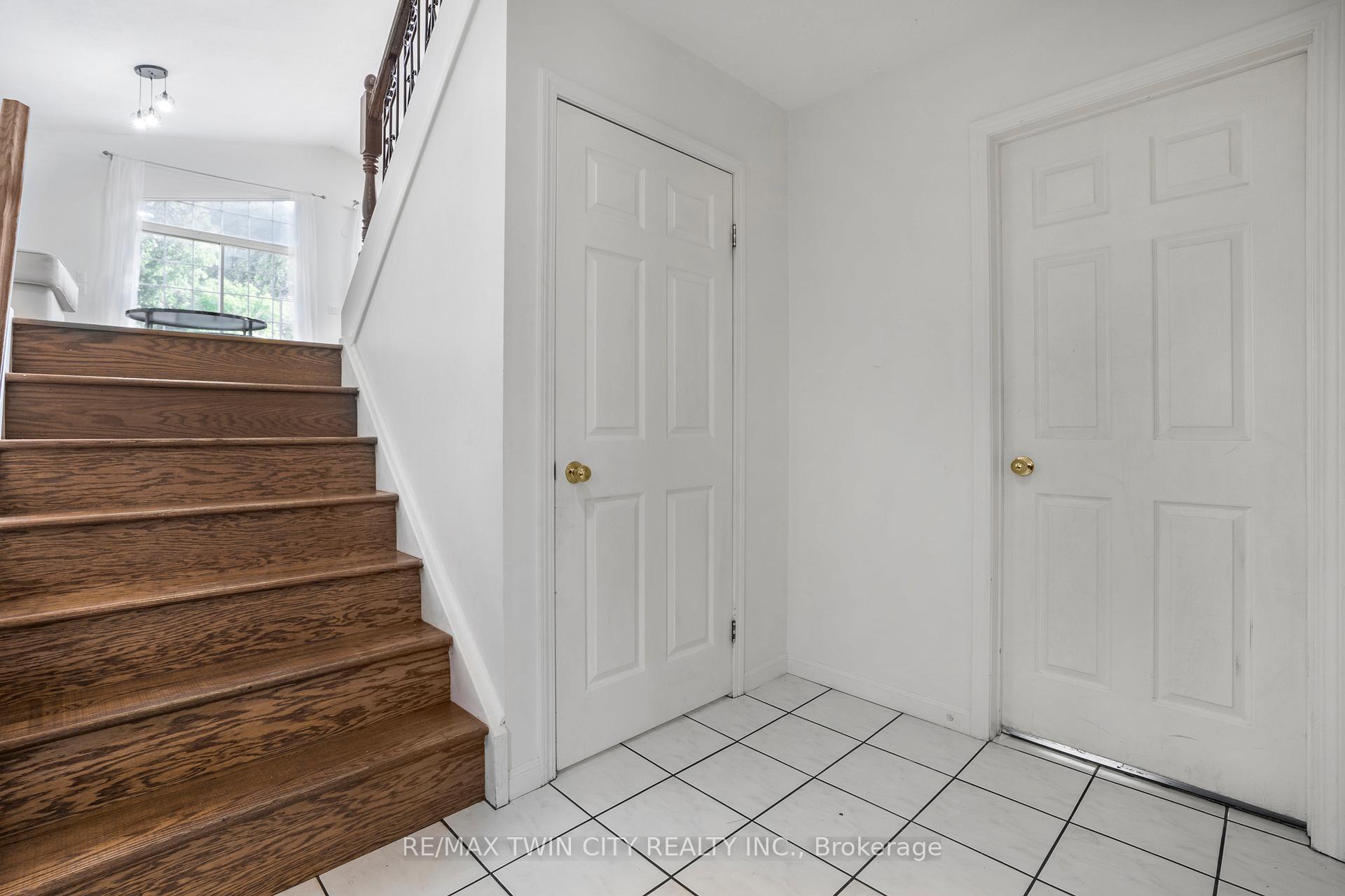 Photo 14 of 359 Otterbein Road, Kitchener, Grand River North — HOMEH