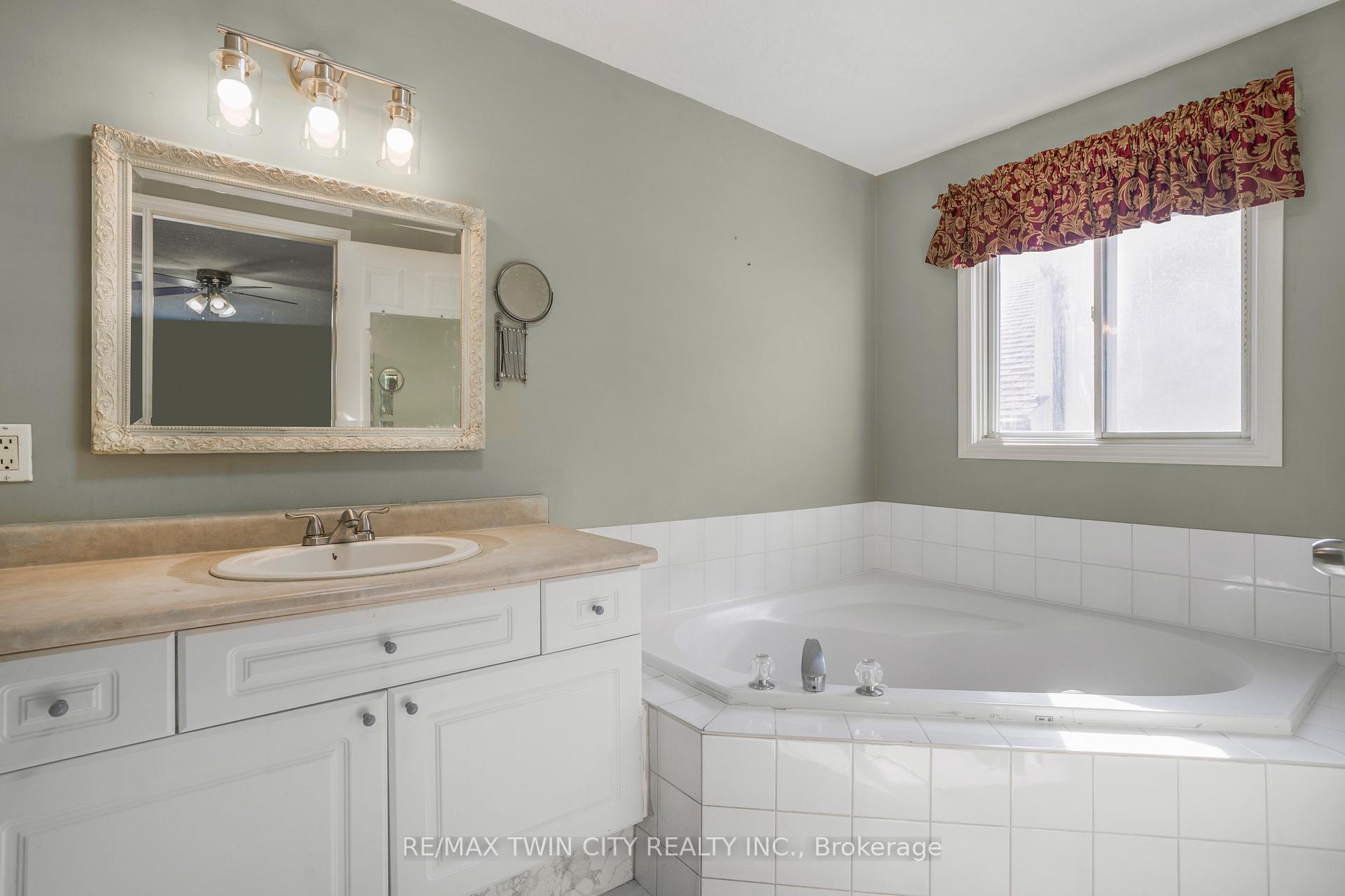 Photo 21 of 359 Otterbein Road, Kitchener, Grand River North — HOMEH