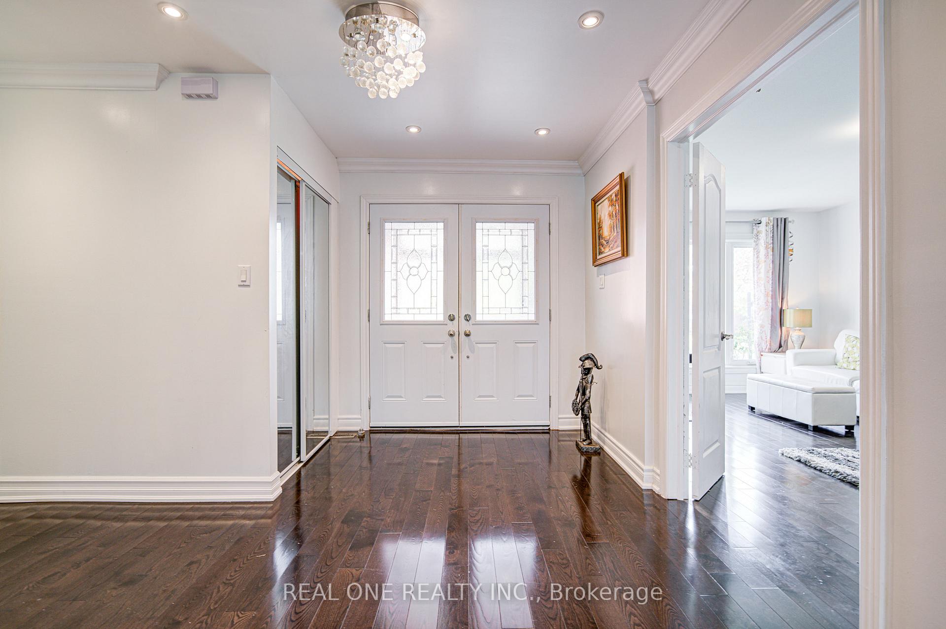 Photo 2 of 72 Highgate Drive, Markham, Milliken Mills West — HOMEH