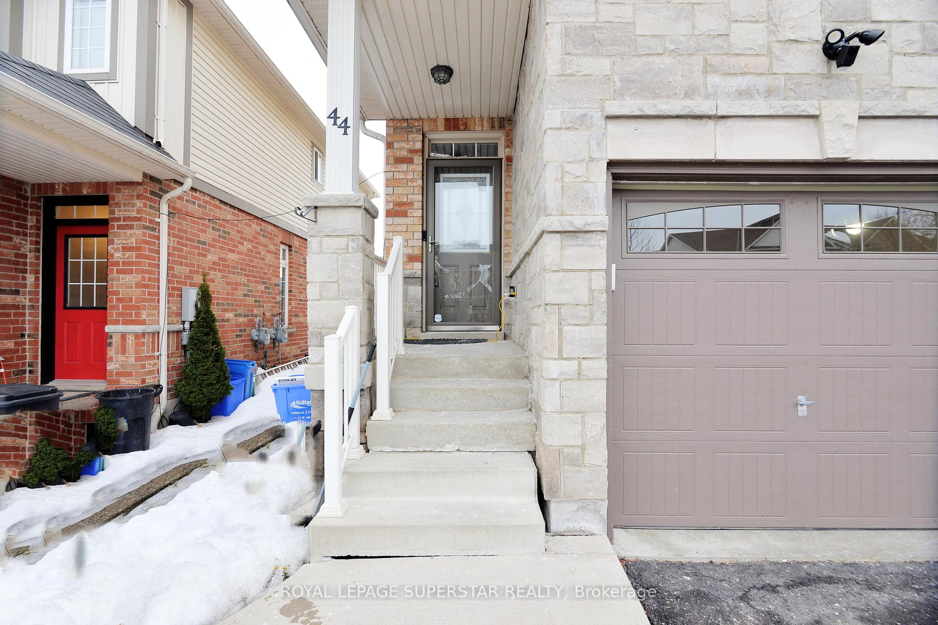Photo 3 of 44 Browview Drive, Hamilton, Waterdown — HOMEH