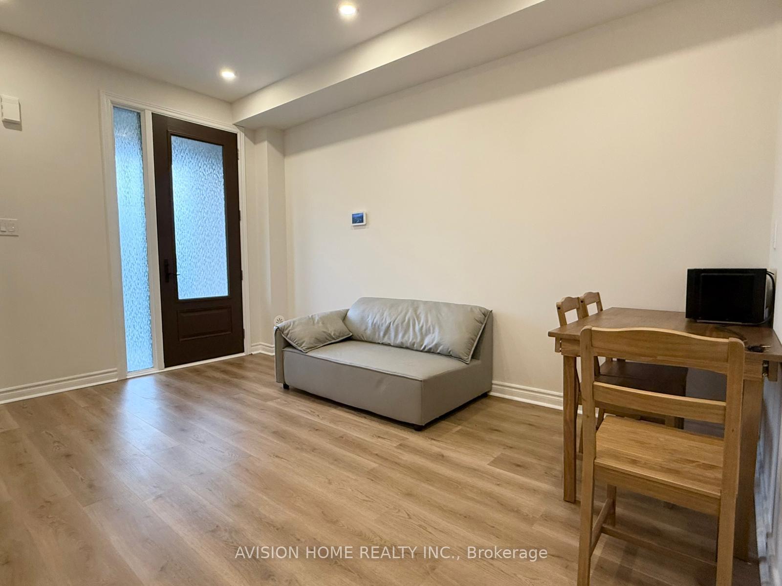 Photo 2 of 109 Mumbai Drive, Markham, Middlefield — HOMEH