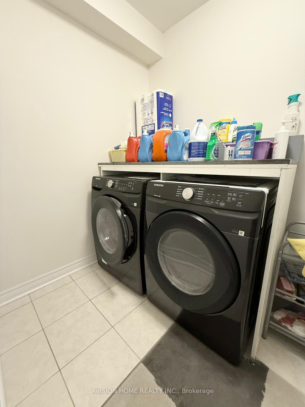 Photo 8 of 109 Mumbai Drive, Markham, Middlefield — HOMEH