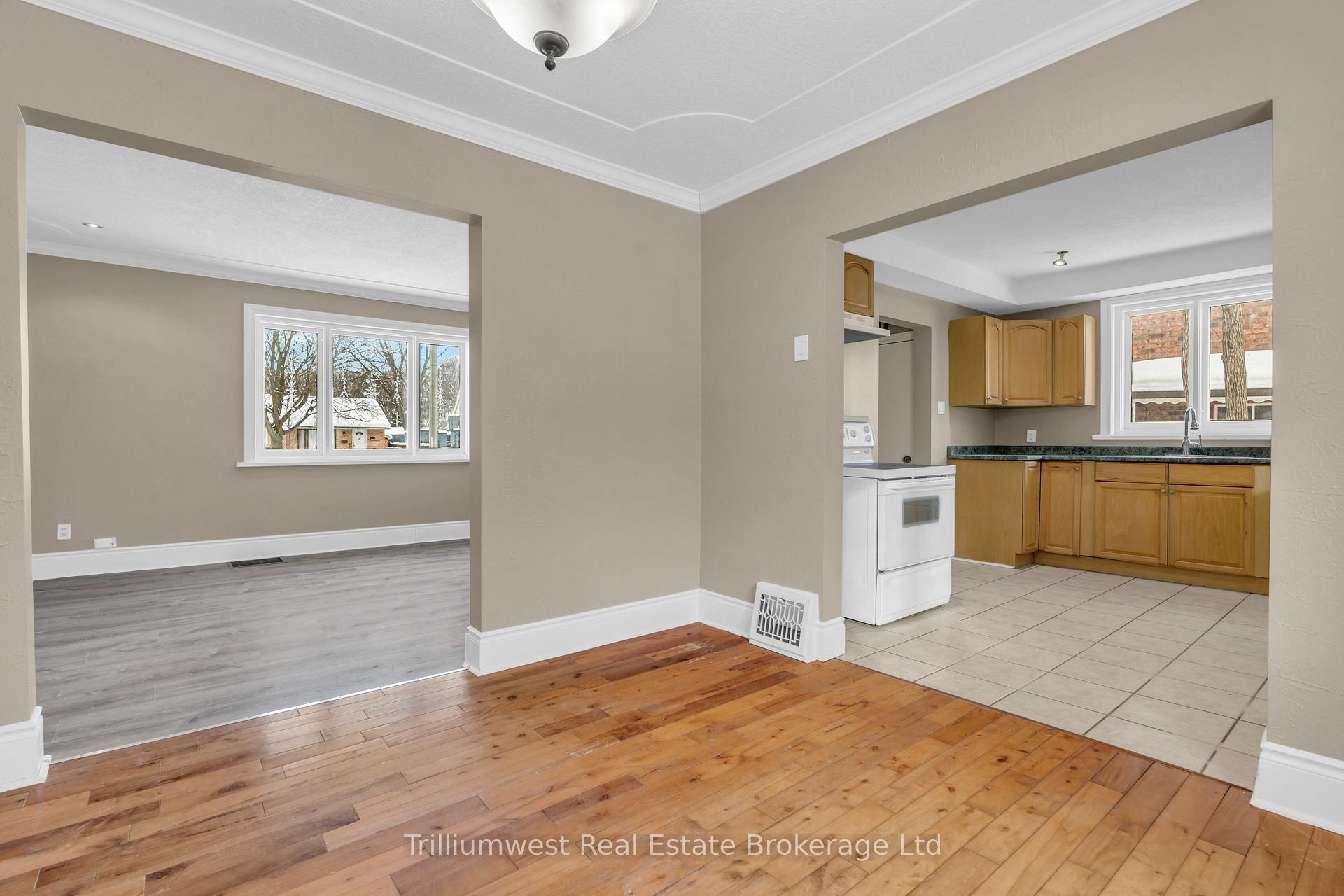 Photo 13 of 348 Edwin Street, Kitchener — HOMEH