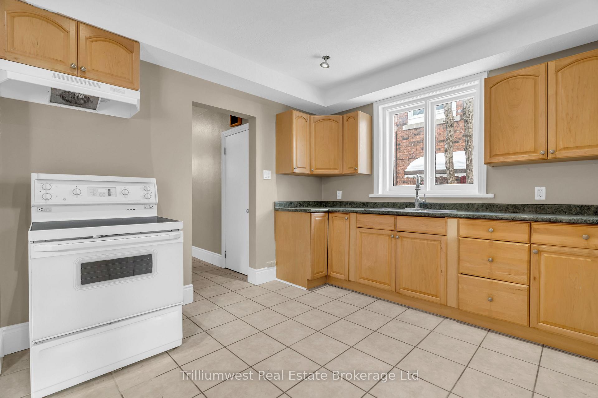 Photo 14 of 348 Edwin Street, Kitchener — HOMEH