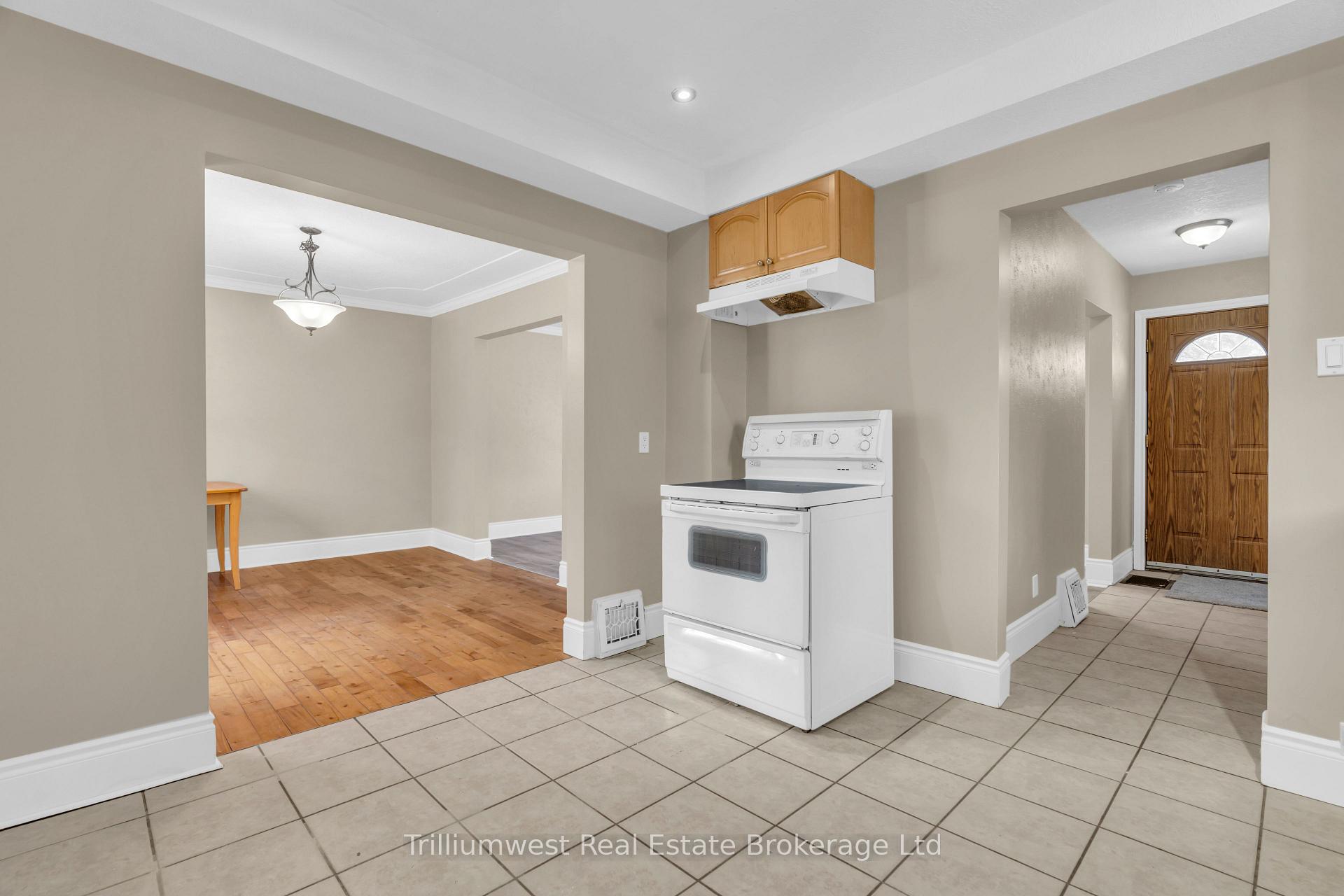 Photo 15 of 348 Edwin Street, Kitchener — HOMEH