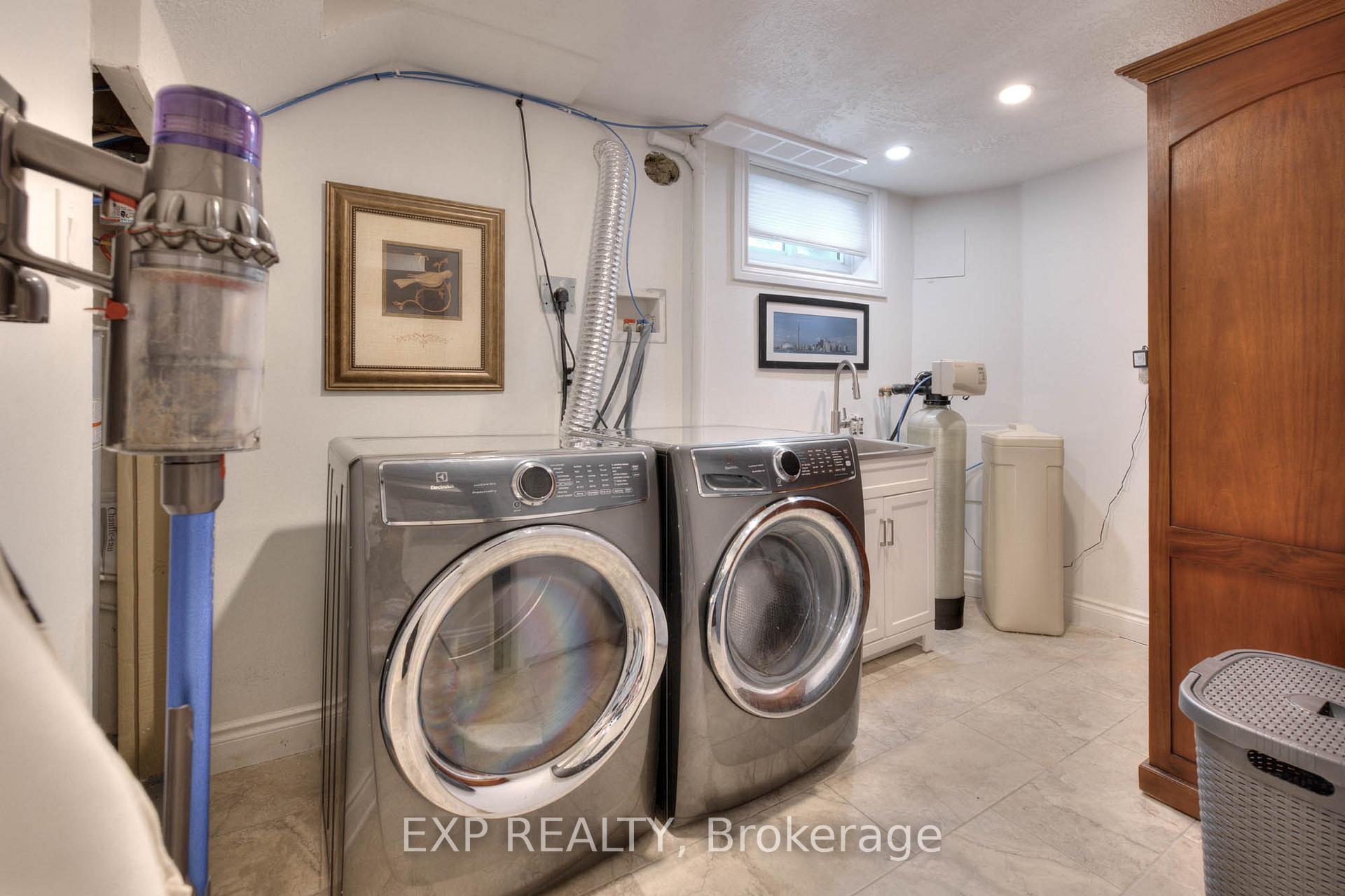 Photo 33 of 65 Belleview Avenue, Kitchener — HOMEH
