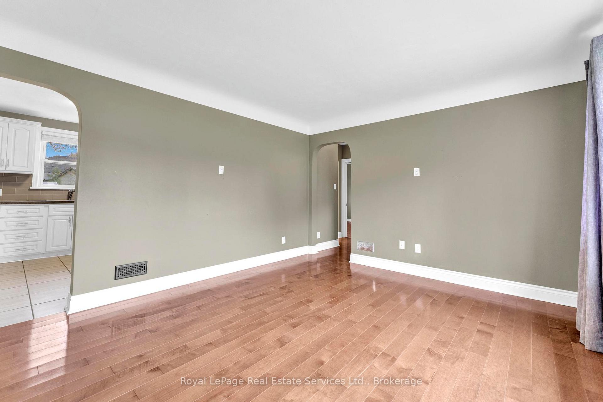 Photo 5 of Unit 1, 65 Cumming Court, Hamilton, Ancaster — HOMEH