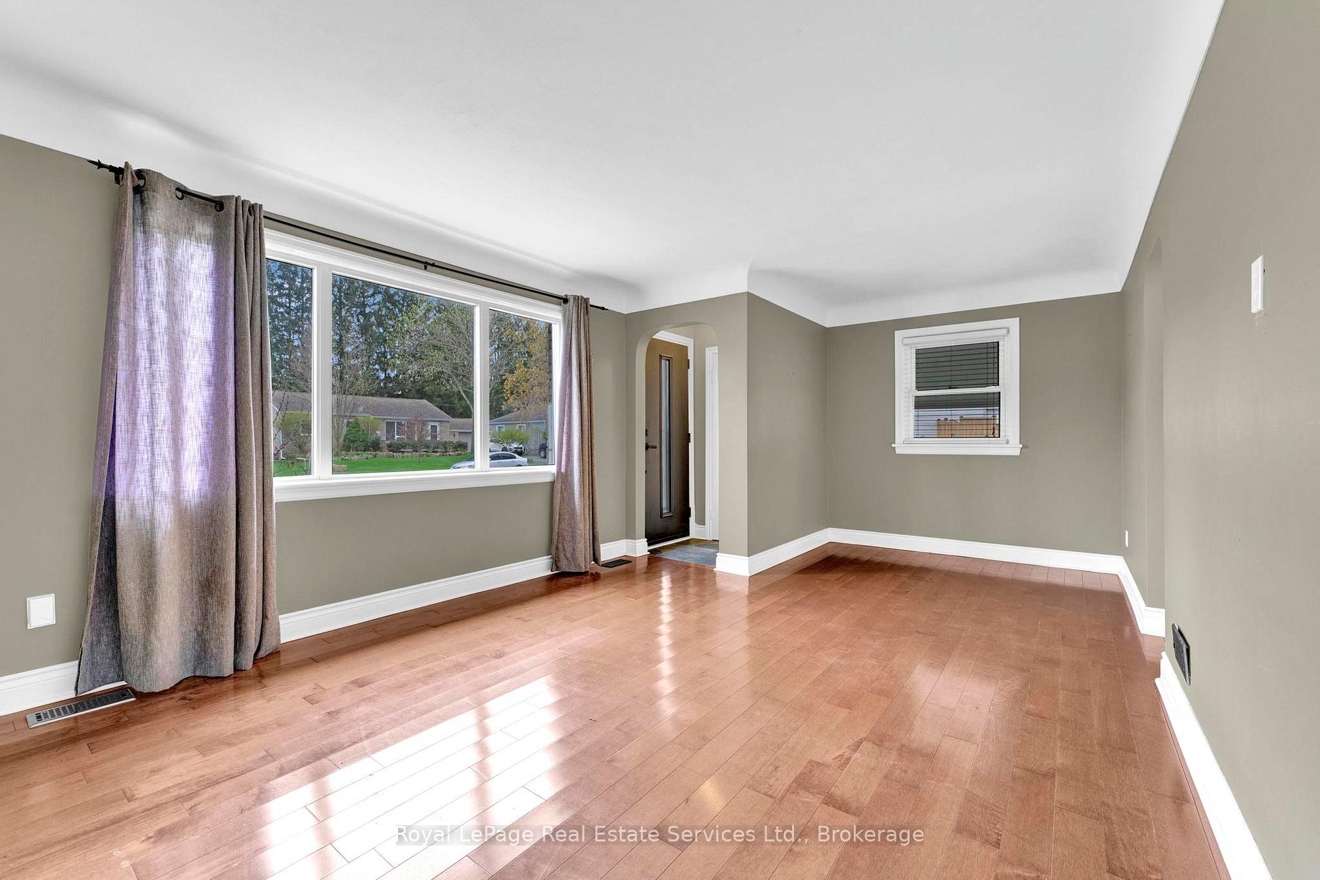 Photo 6 of Unit 1, 65 Cumming Court, Hamilton, Ancaster — HOMEH