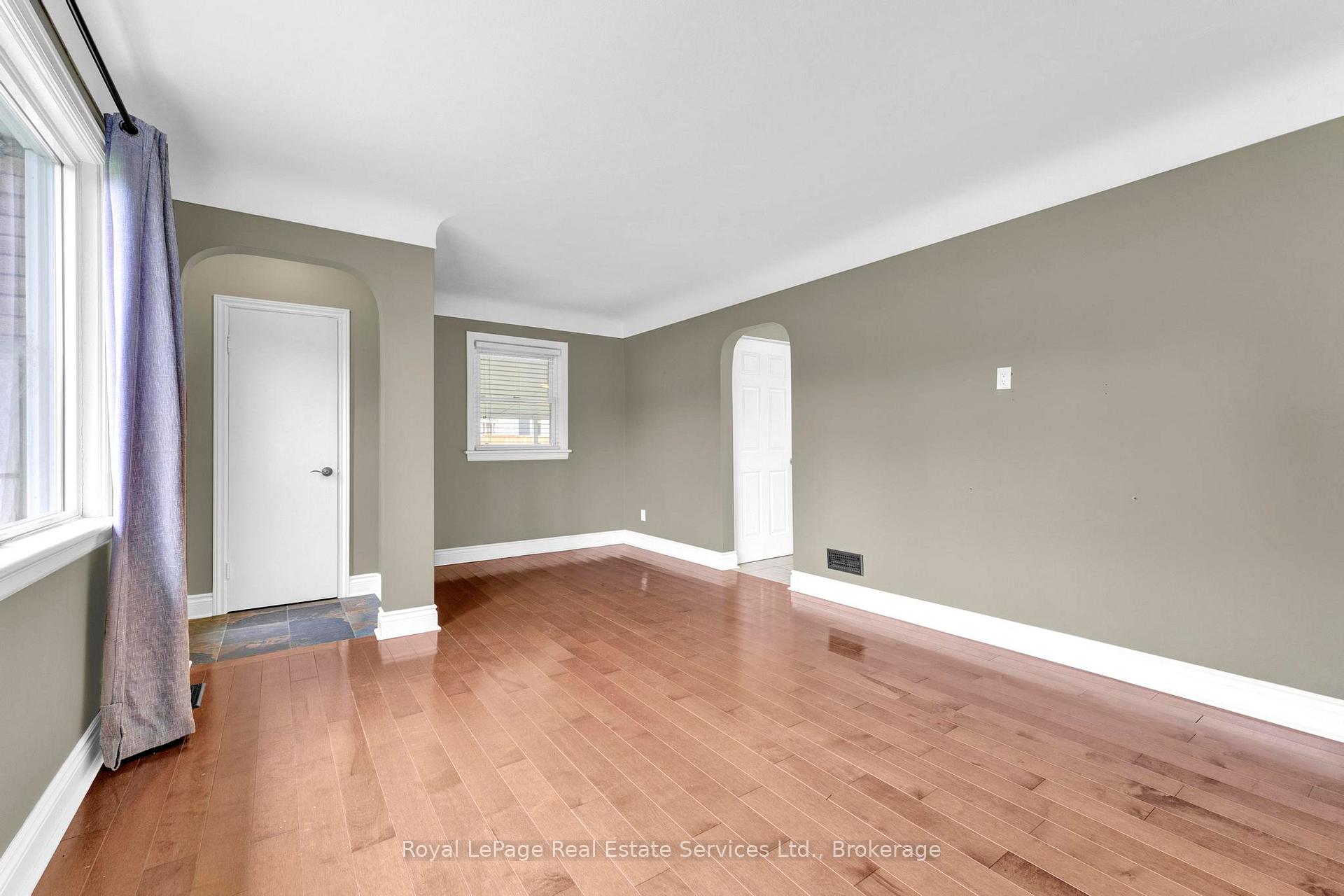 Photo 7 of Unit 1, 65 Cumming Court, Hamilton, Ancaster — HOMEH