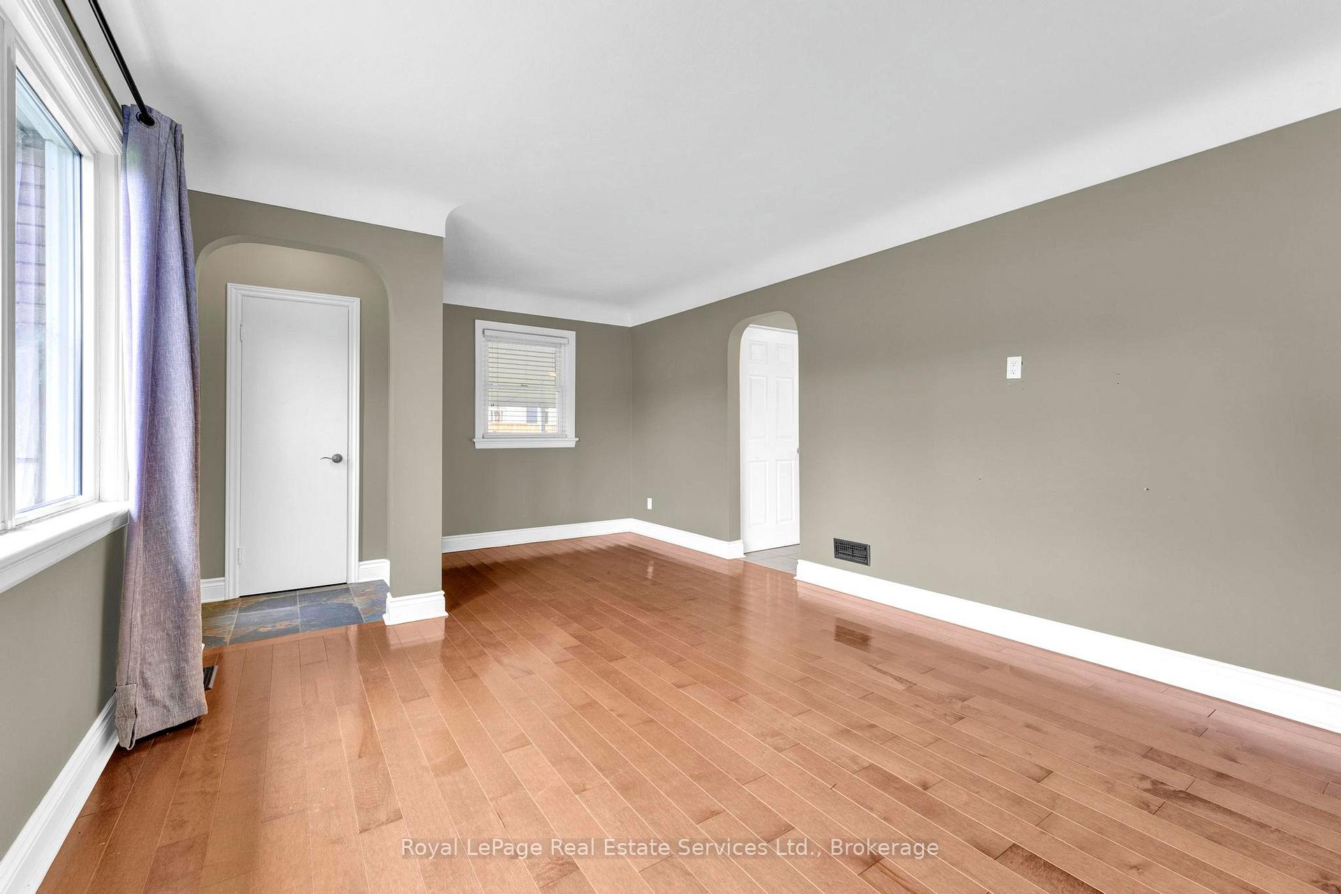 Photo 8 of Unit 1, 65 Cumming Court, Hamilton, Ancaster — HOMEH