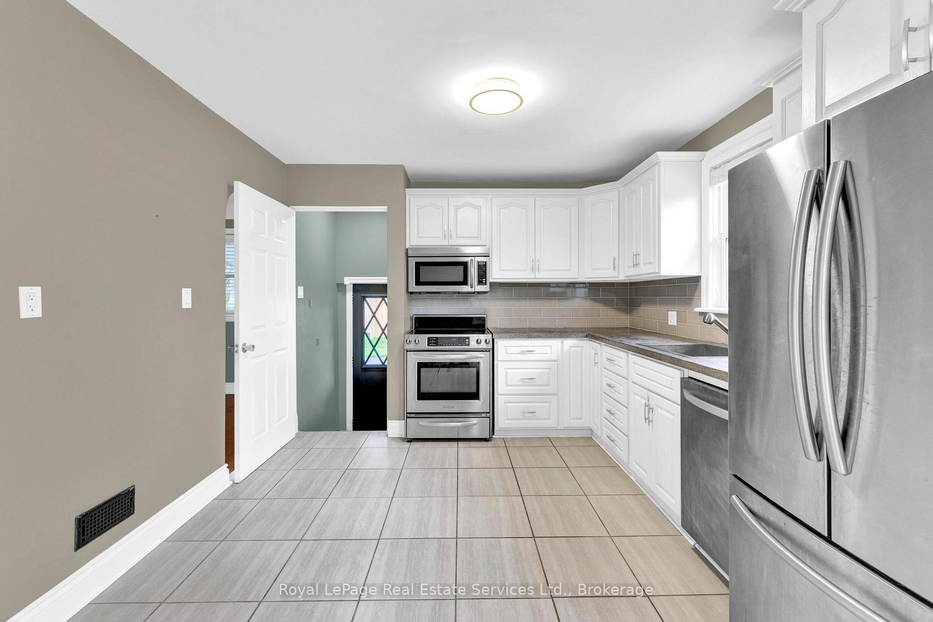 Photo 10 of Unit 1, 65 Cumming Court, Hamilton, Ancaster — HOMEH