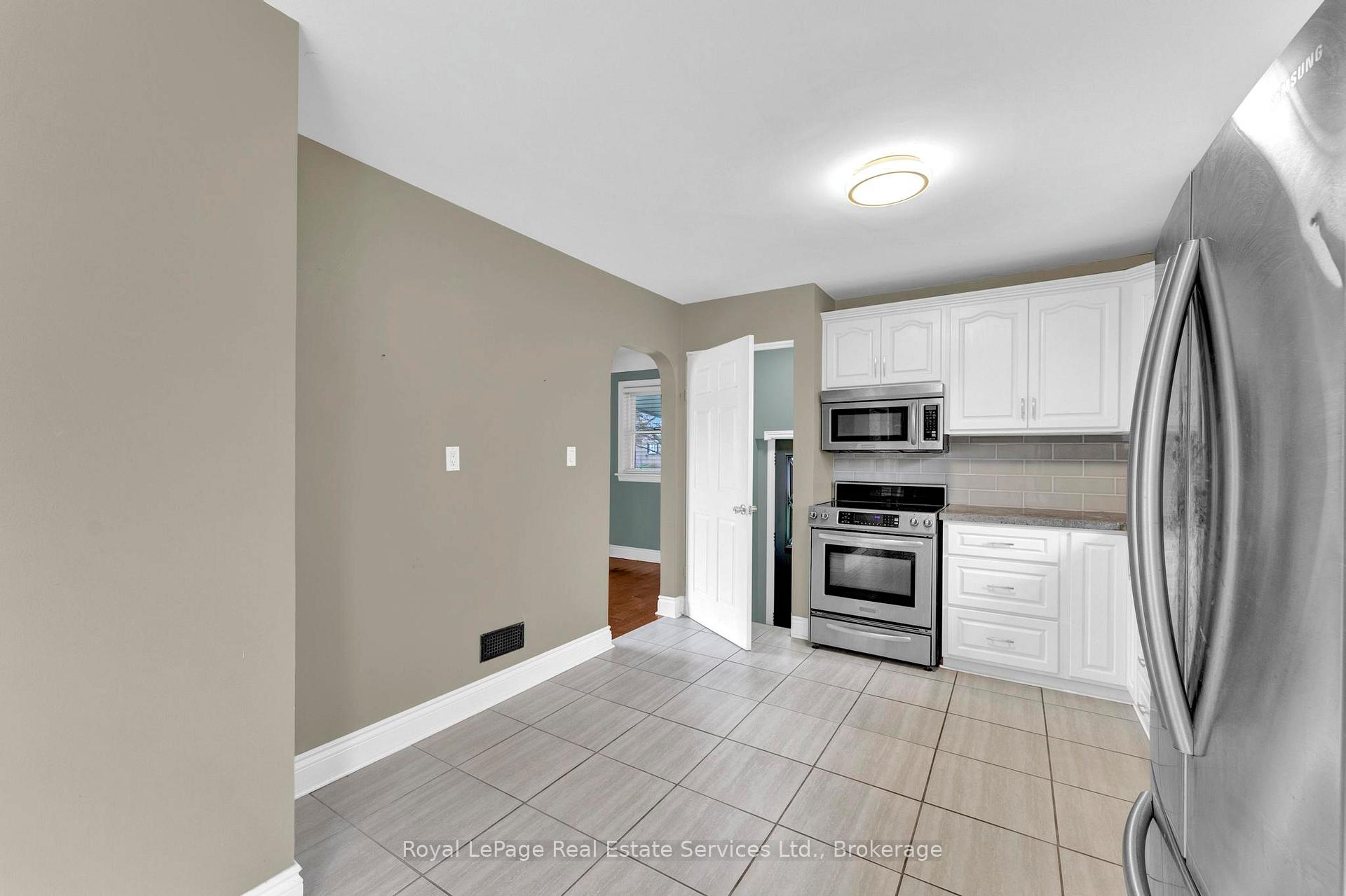Photo 11 of Unit 1, 65 Cumming Court, Hamilton, Ancaster — HOMEH